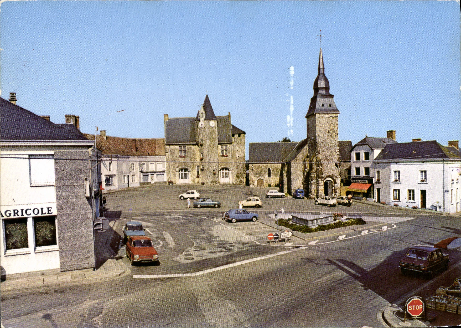 CPSM Bouloire Sarthe La PLace de l'eglise 
