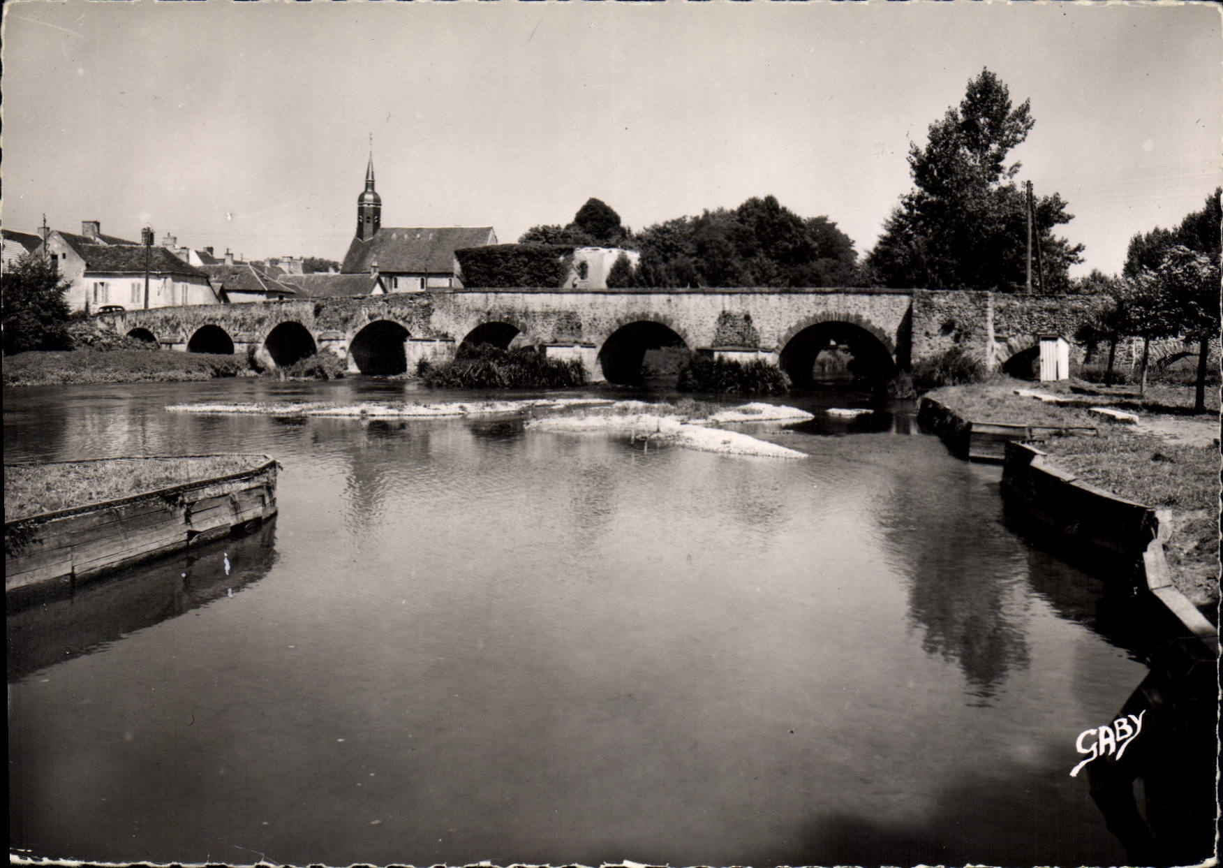 CPSM Pont de Gennes Sarthe Le vieux Pont sur l'Huisne 