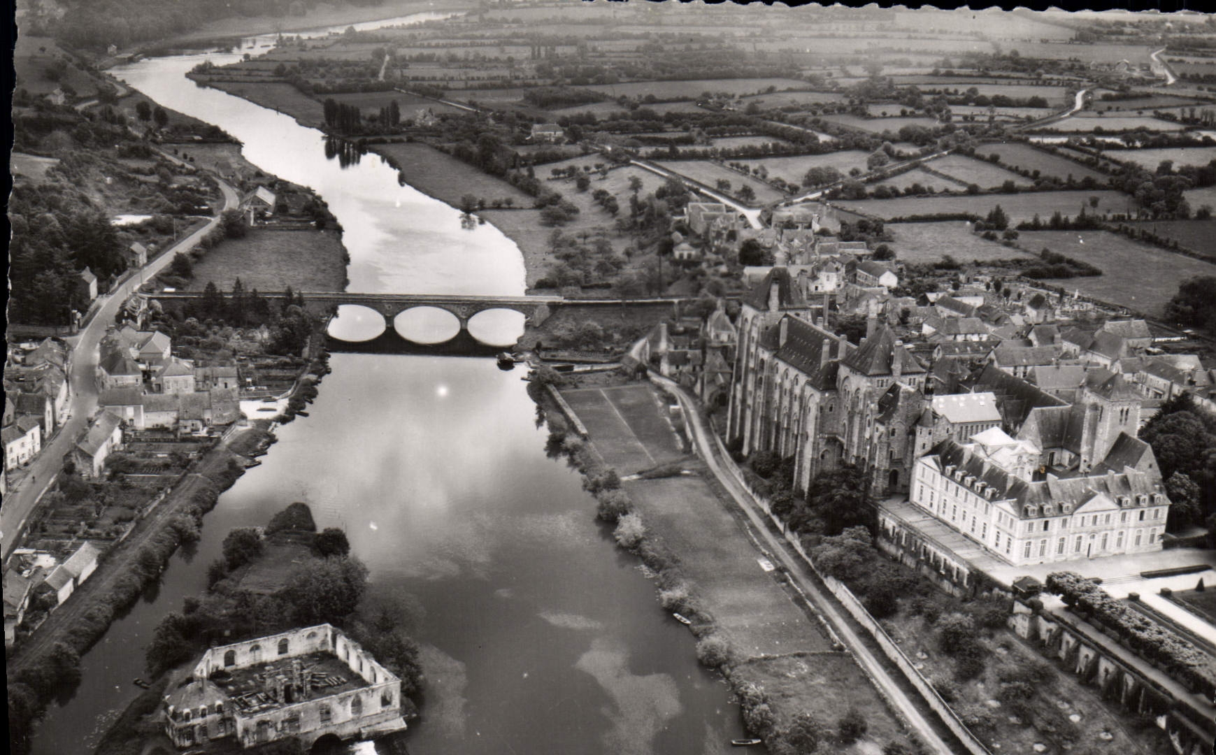 CPSM Solesmes Sarthe Vue aerienne 