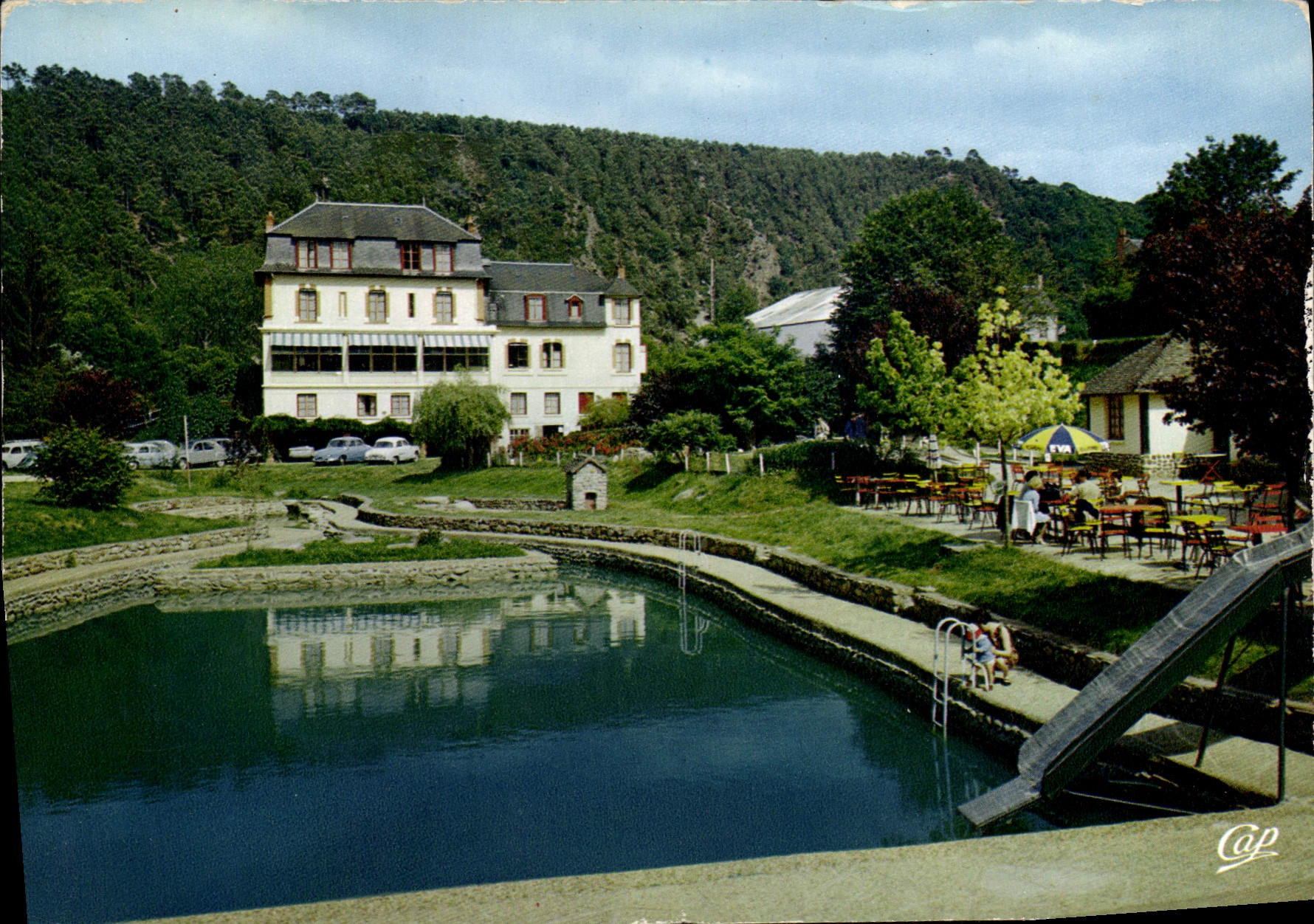 Saint-Léonard-des-Bois — The Touring-Hotel and the Pool — Édicap