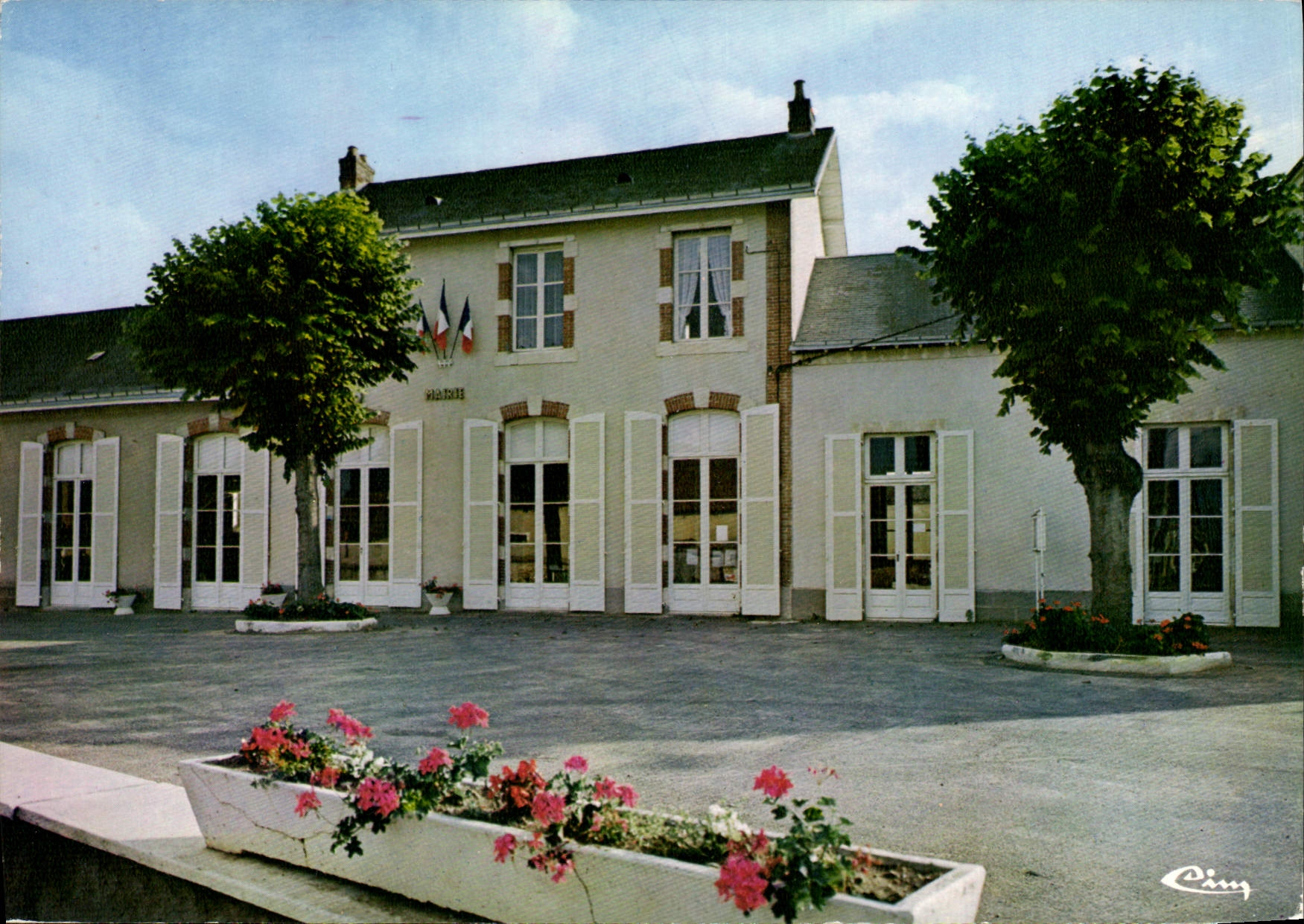 Montbizot — La Mairie — Cinq