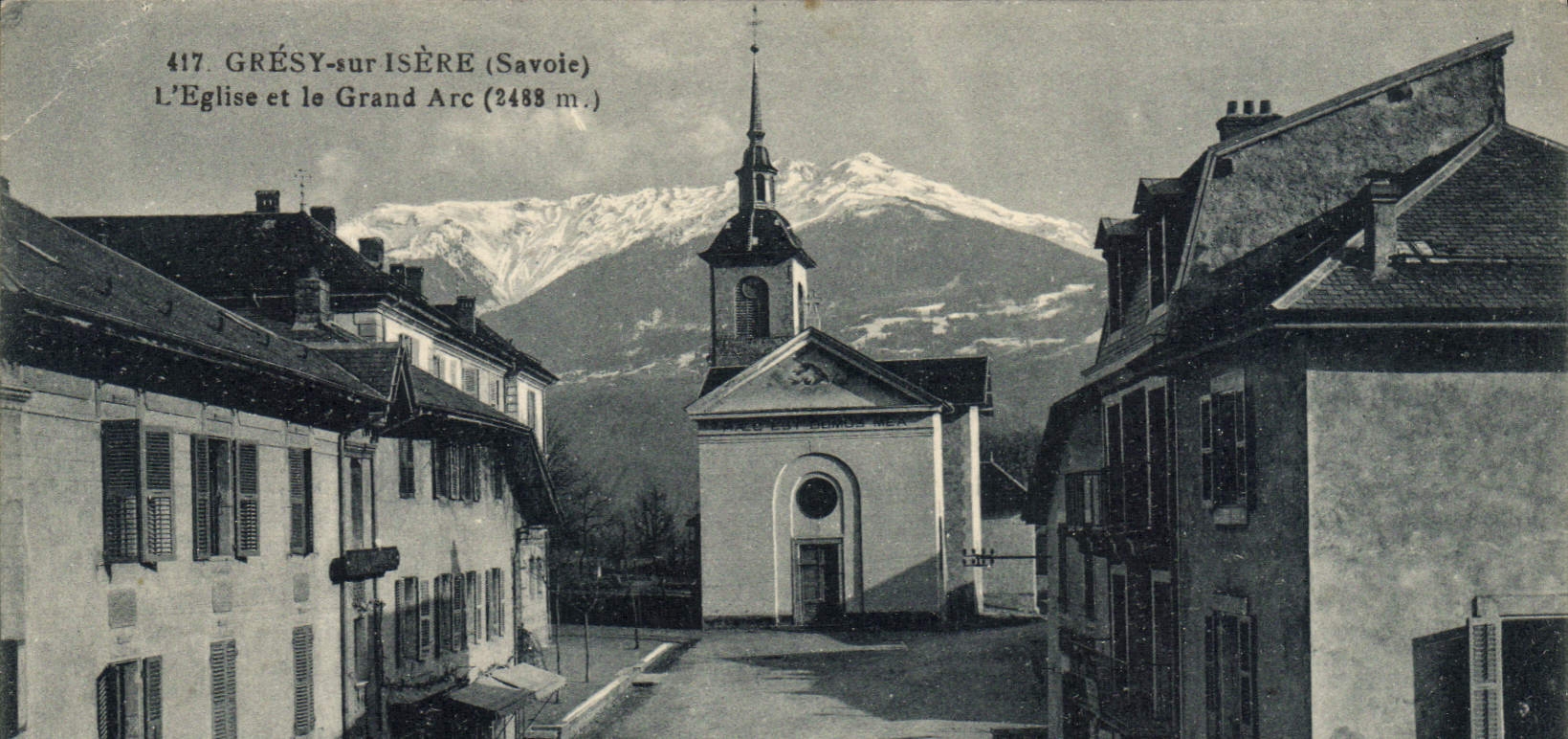 CPA Gresy sur Isere Savoie l'eglise et le Grand Arc 