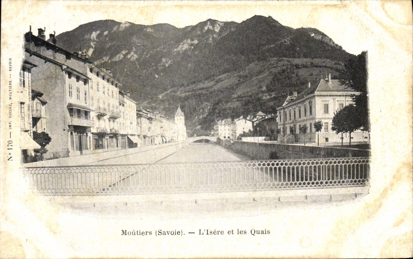 CPA Moutiers Savoie l'Isere et les Quais 
