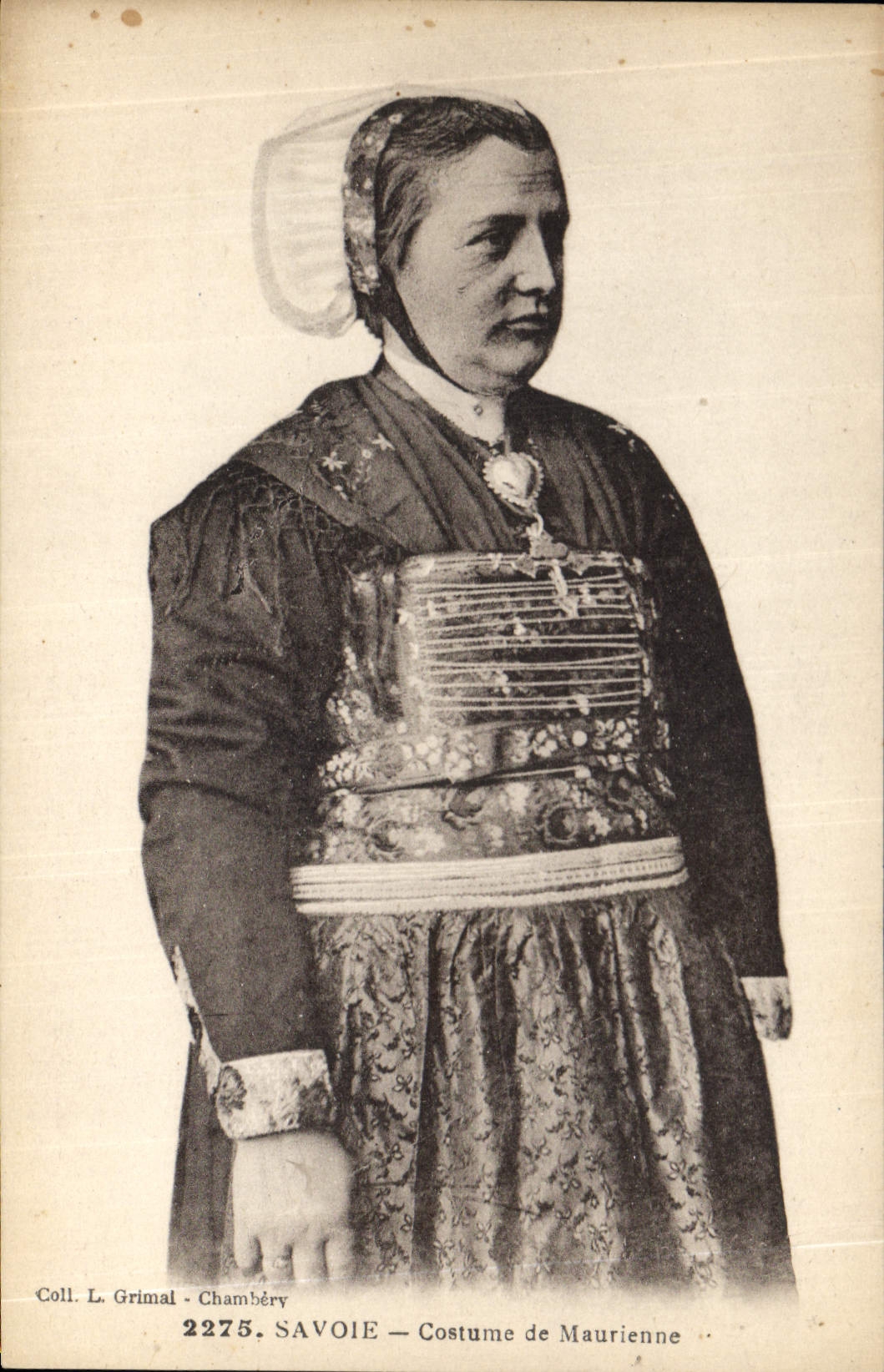 CPA Savoie Costume de Maurienne 