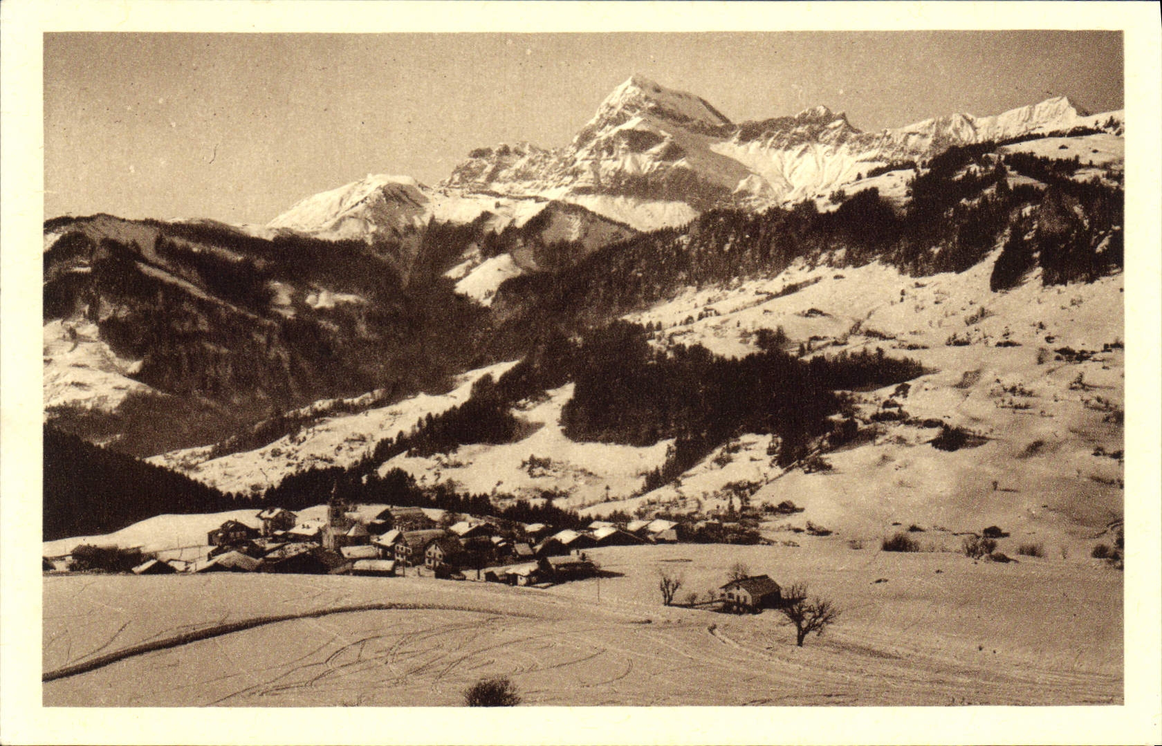 CPA Savoie Notre Dame de Bellecombe et la Chaine du Mont Charvin 