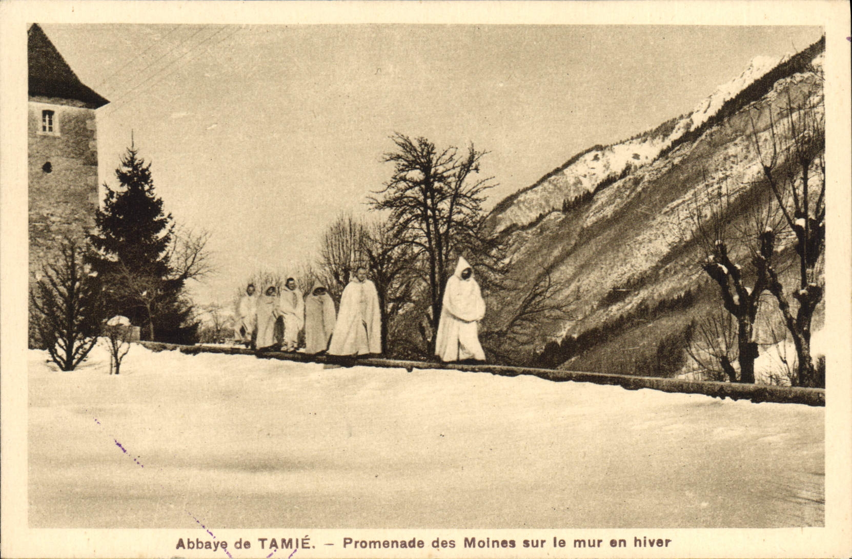 Abbaye de Tamié — Promenade des Moines sur le mur en hiver