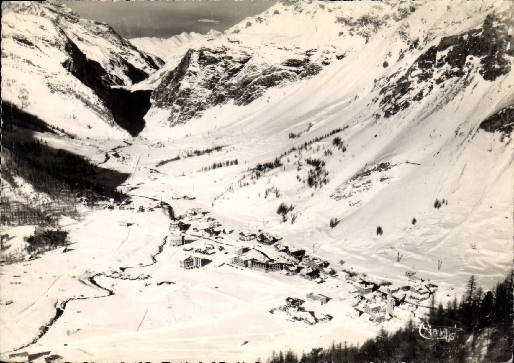CPSM Val d'Isere sports d'hiver vue generale et le lac de Tignes 