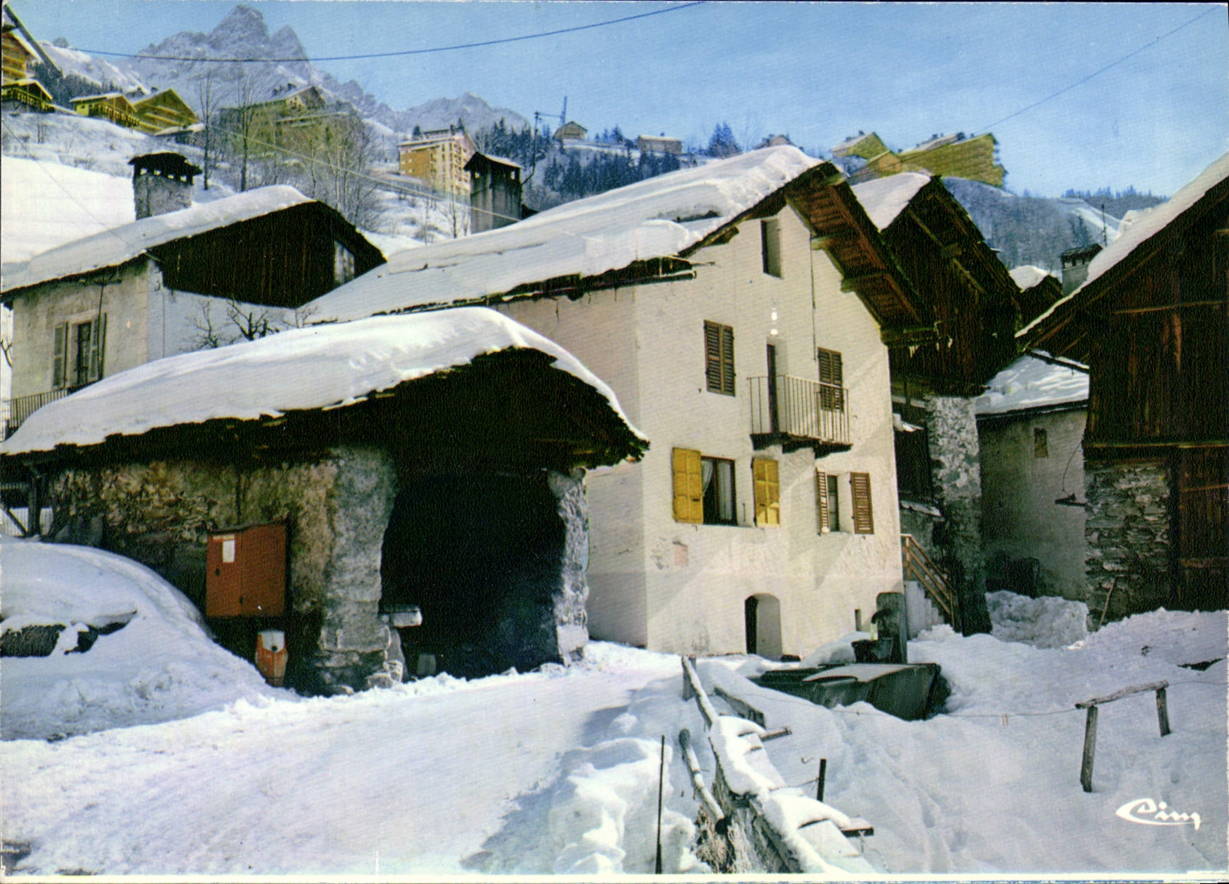 CPSM Meribel les Allues Savoie depuis le village du Mussillon echappee sur la station 