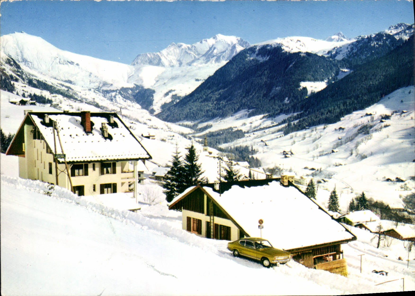 CPSM Hauteluce Savoie le Chalet Marie Therese au fond le Mont Blanc 