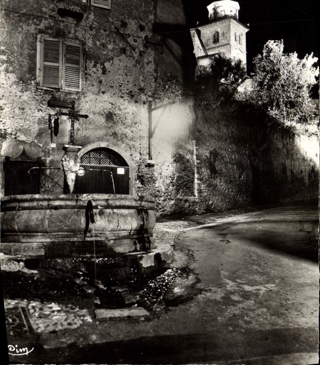 CPSM Albertville Savoie Cite de Conflans la Vieille fontaine et l'eglise la nuit 