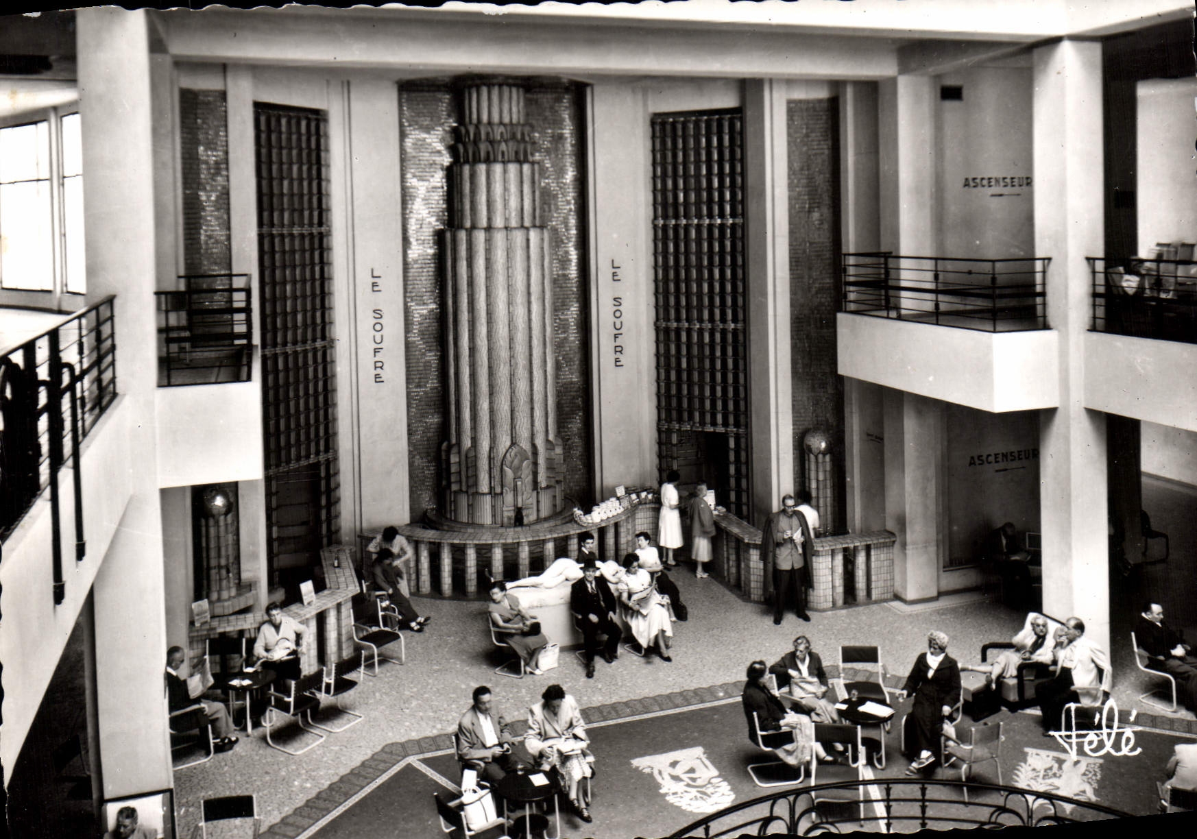 Intérieur de l'Établissement Thermal La Buvette — Aix-les-Bains — Édit. TELE