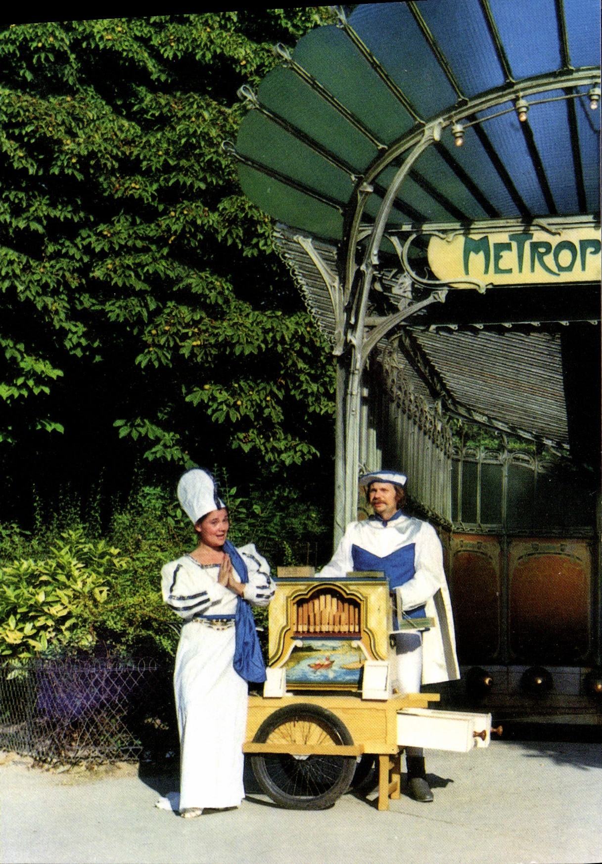 Les Troubadours du dimanche au Métro Porte Dauphine — Clara et Dominique Jean — Éditions de l'Orangerie, Versailles