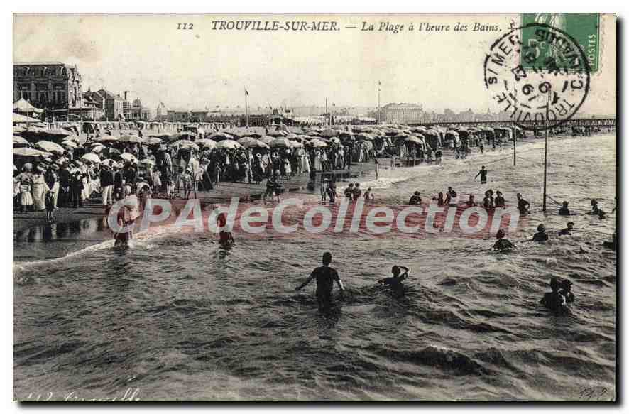 CPA Trouville sur Mer La Plage a l'heure du Bains 