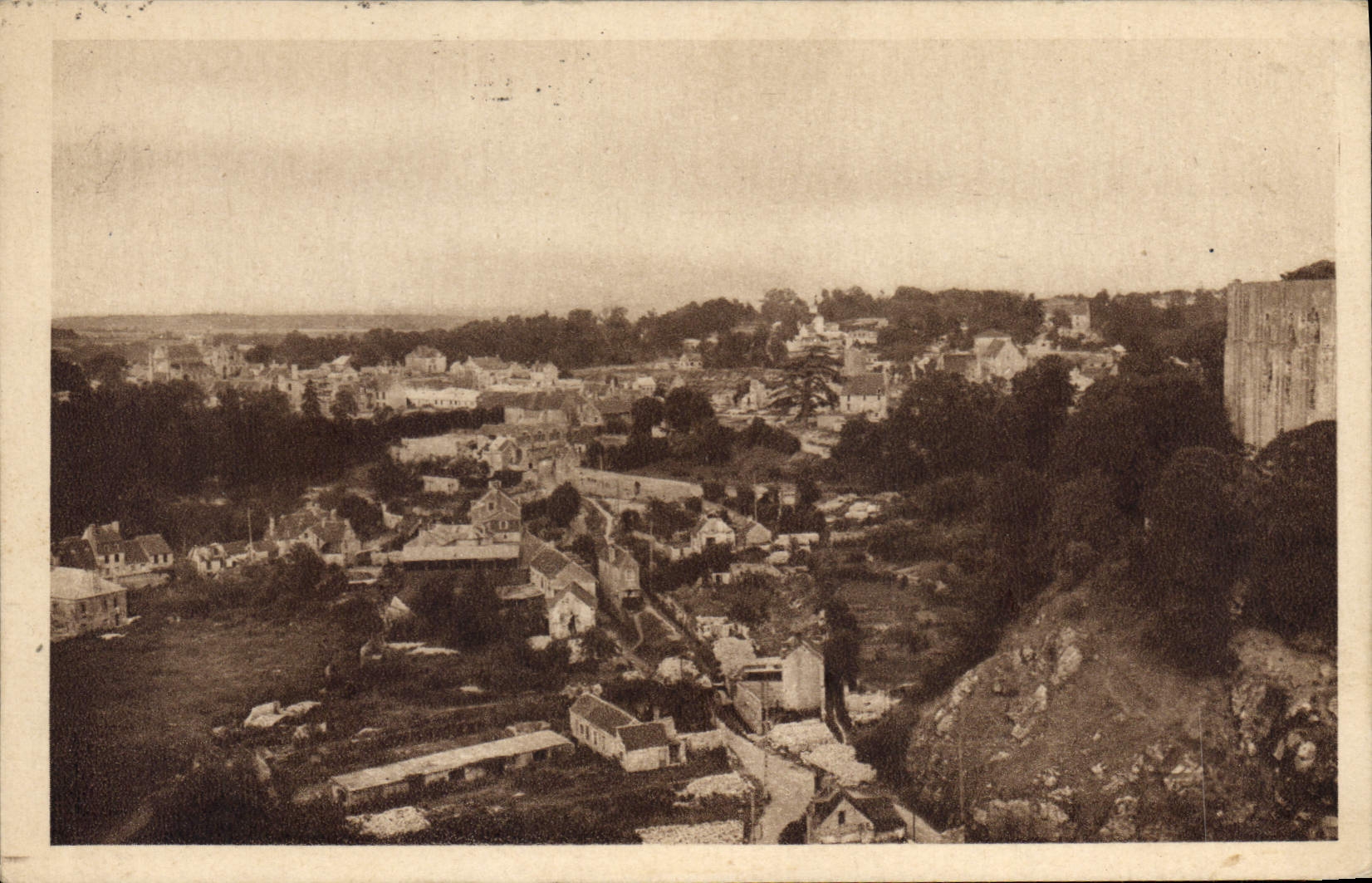 Falaise (Calvados) — Vue générale du Mont Myrrha — Éditions Artistiques et Publicitaires, n° 2663