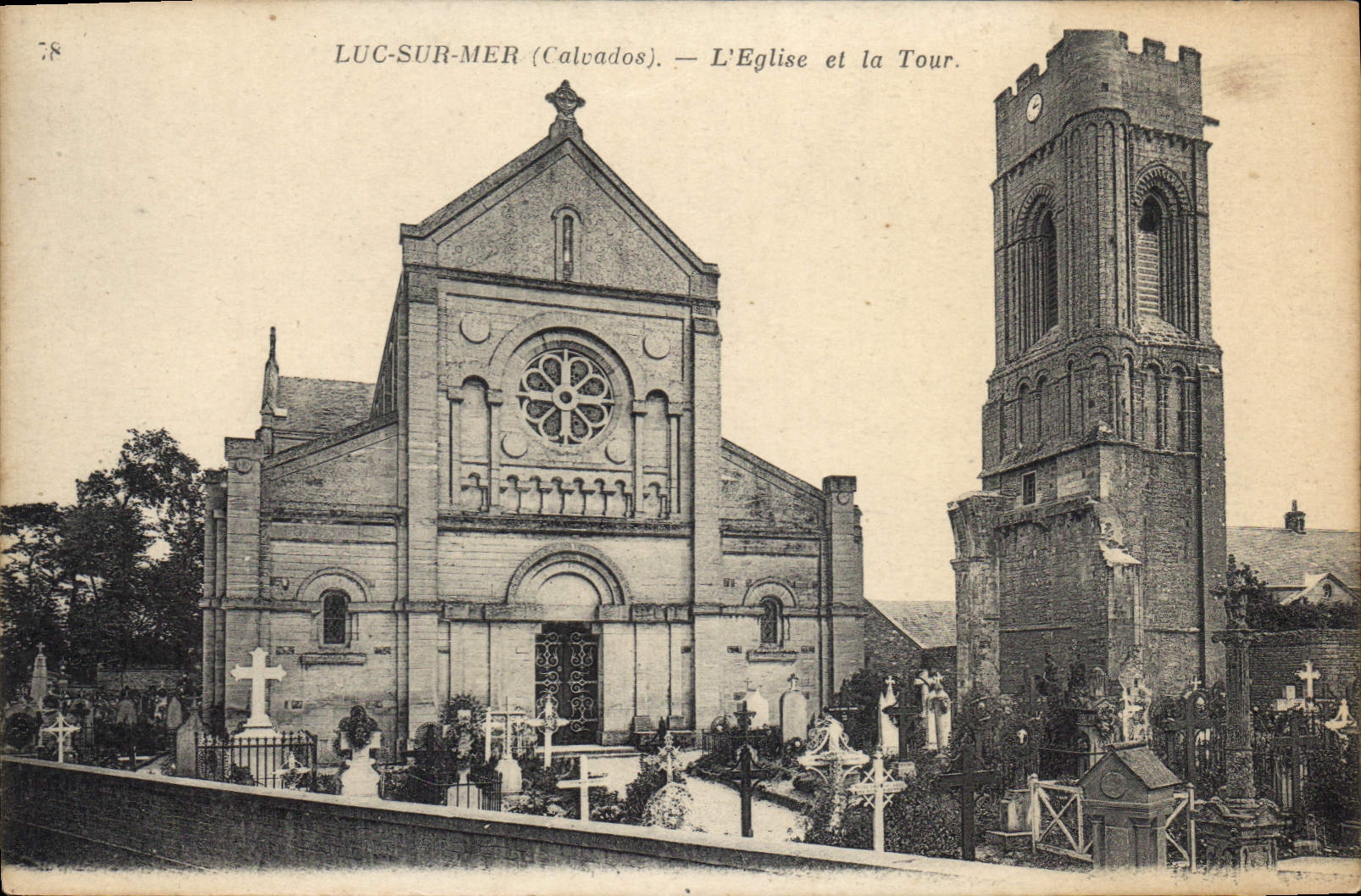 Luc-sur-Mer (Calvados) — Die Kirche und die Turm
