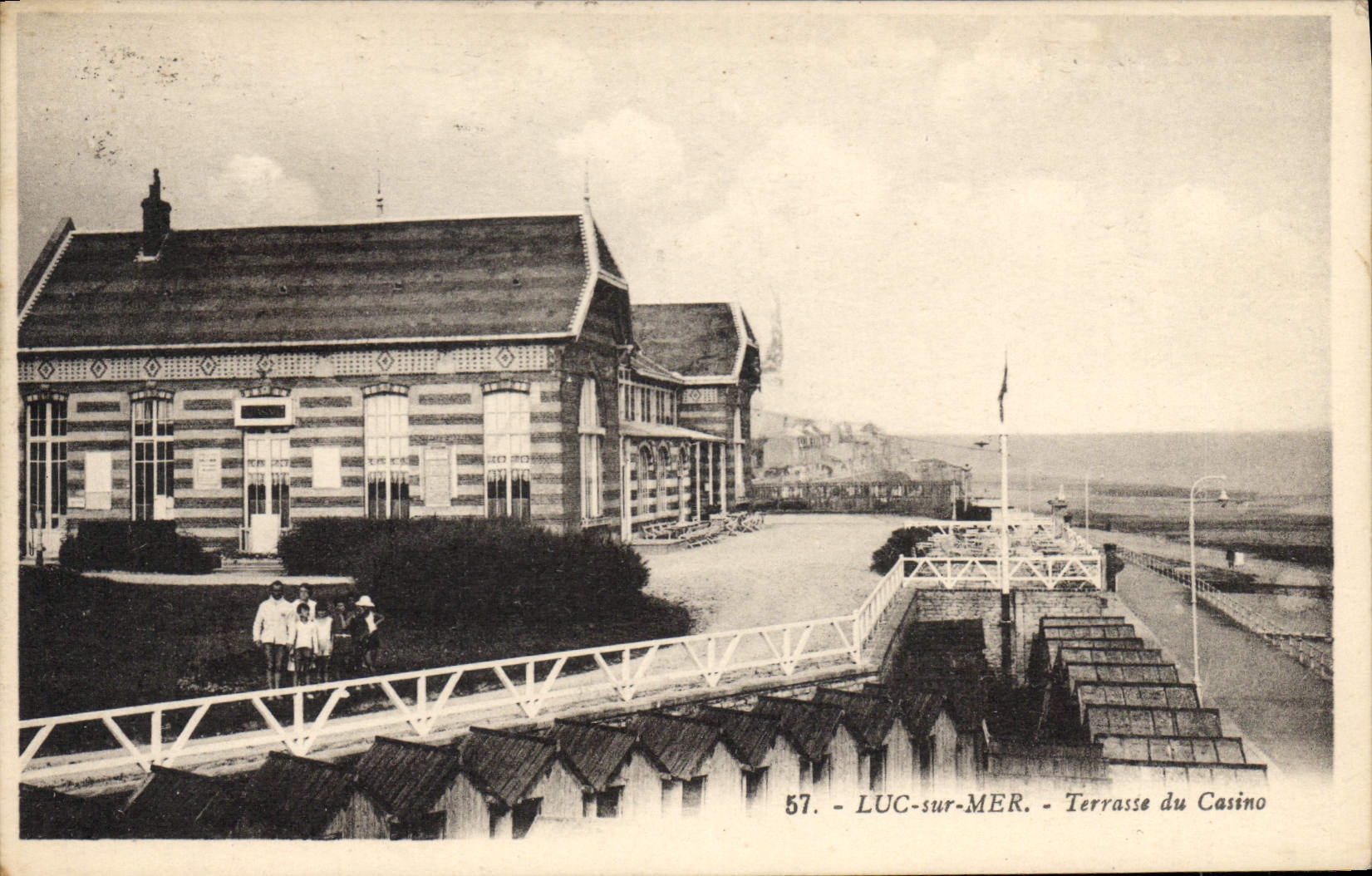 Luc-sur-Mer — Terrasse des Casinos — G. Arrand, Verlag, Nr. 57