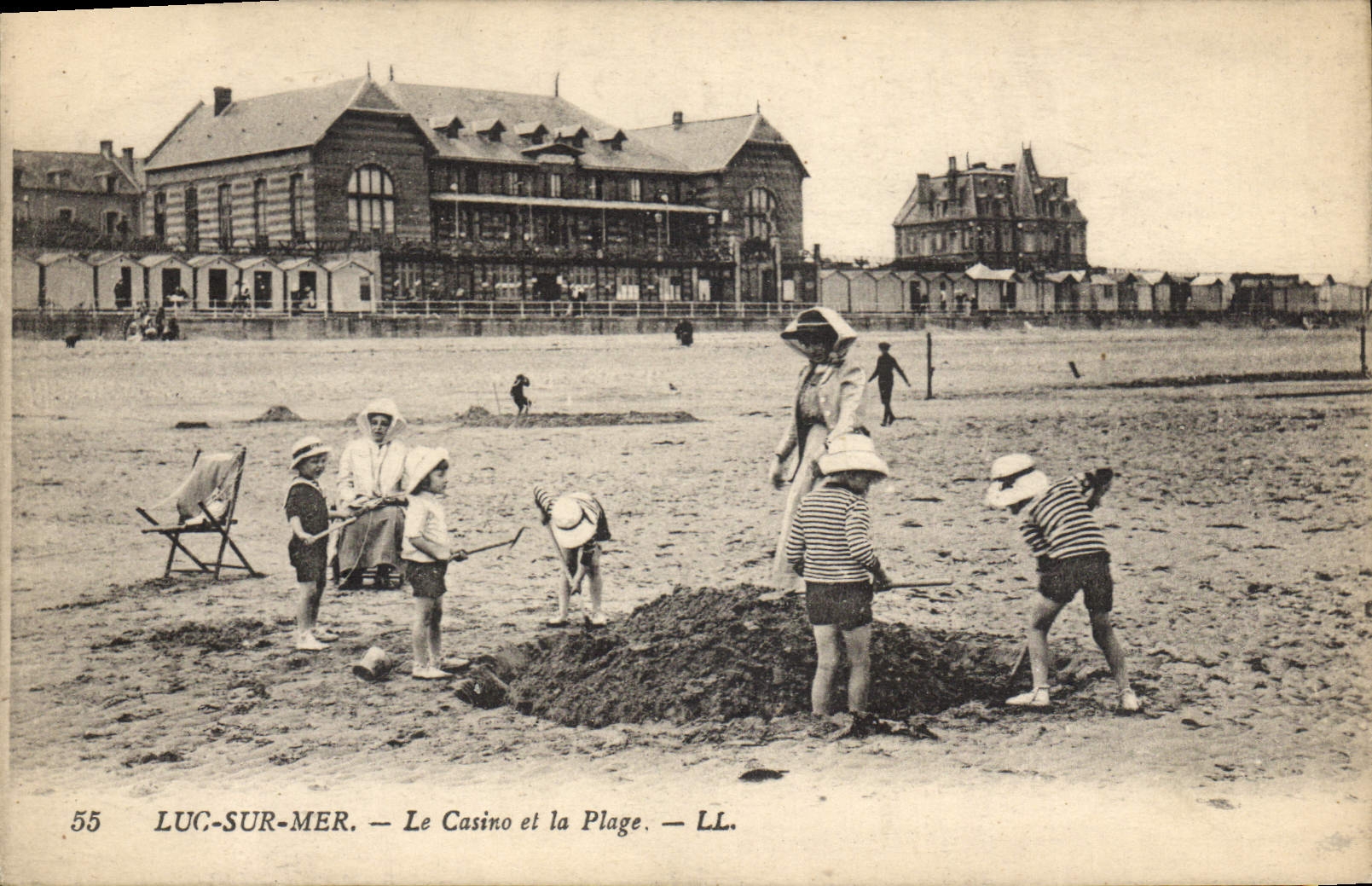 Luc-sur-Mer — Das Casino und der Strand — LL. — Nr. 55