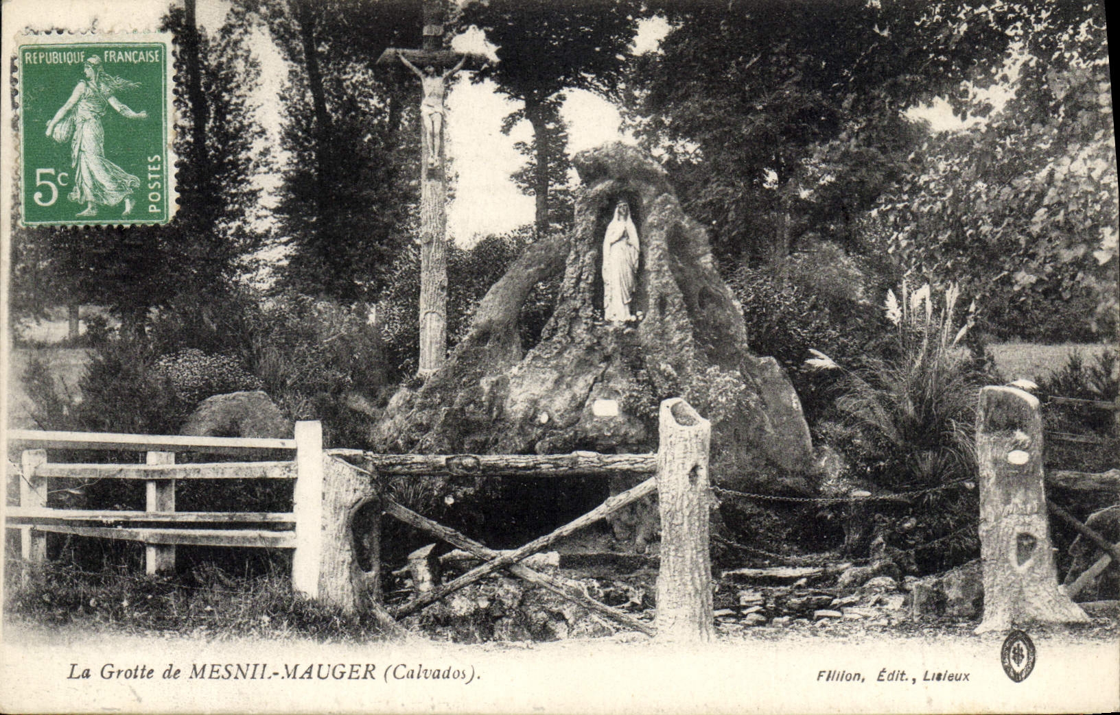 Die Höhle von MESNII-MAUGER (Calvados) — Statue der Jungfrau und Kreuz — Verlag Filion, Liseleux