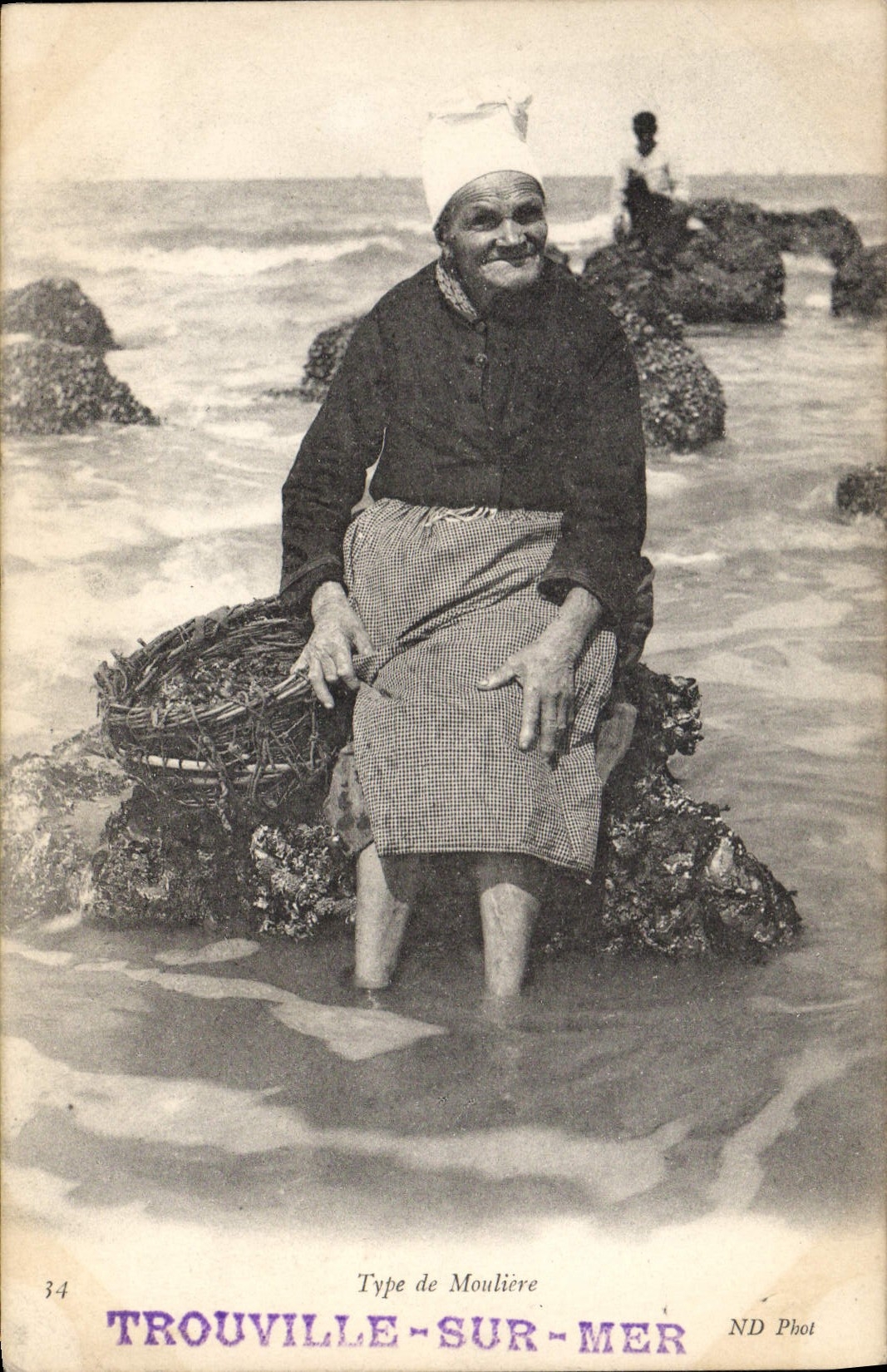 CPA Type de Mouliere Trouville sur Mer 