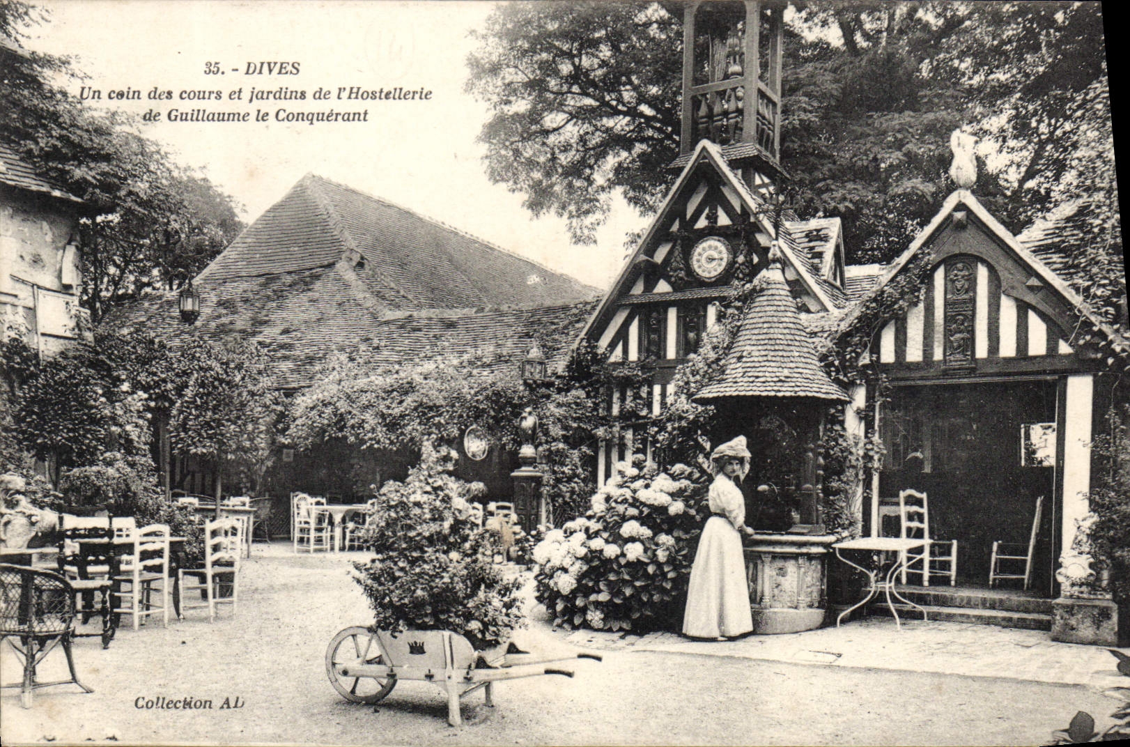 Dives — Un coin des cours et jardins de l'Hostellerie de Guillaume le Conquérant — Collection AL