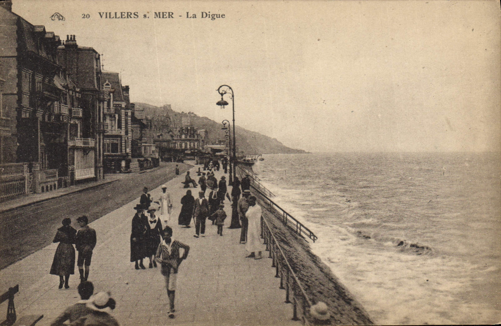 Villers-sur-Mer - La Digue — vue de la promenade bordant la mer
