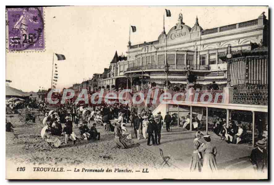 CPA Trouville la promenade des Planches 