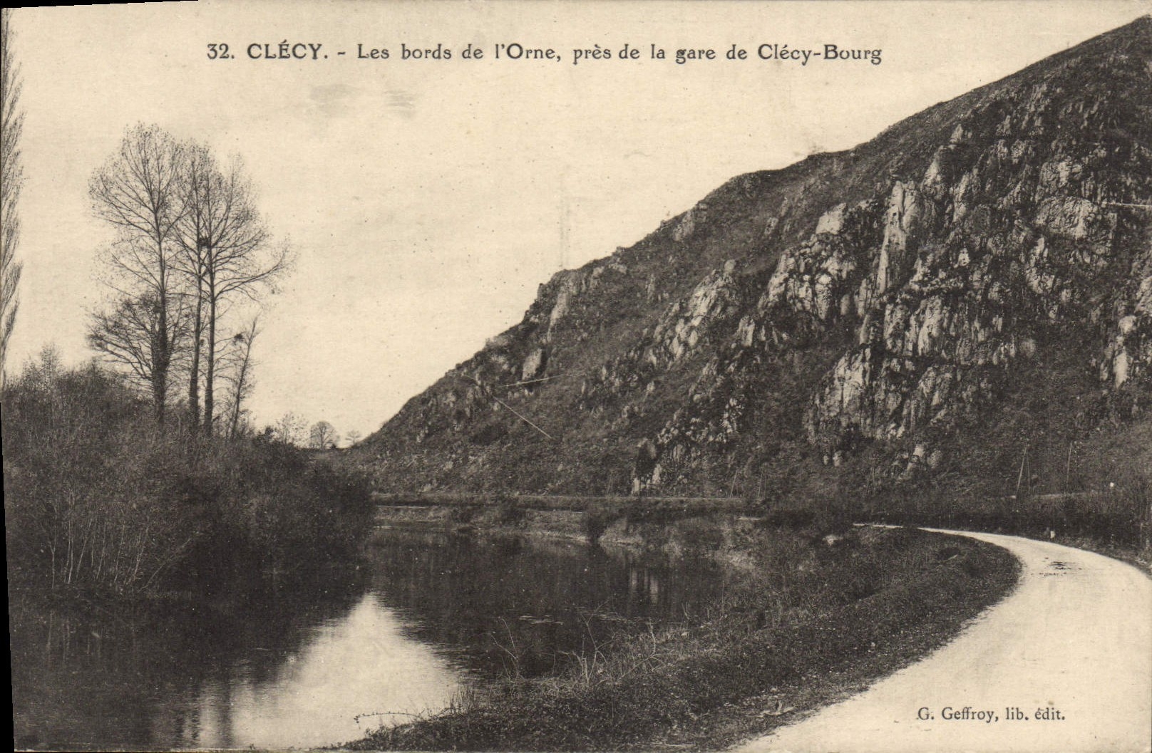 CPA Clecy les Bords de l'Orne pres de la gare de Clecy Bourg 