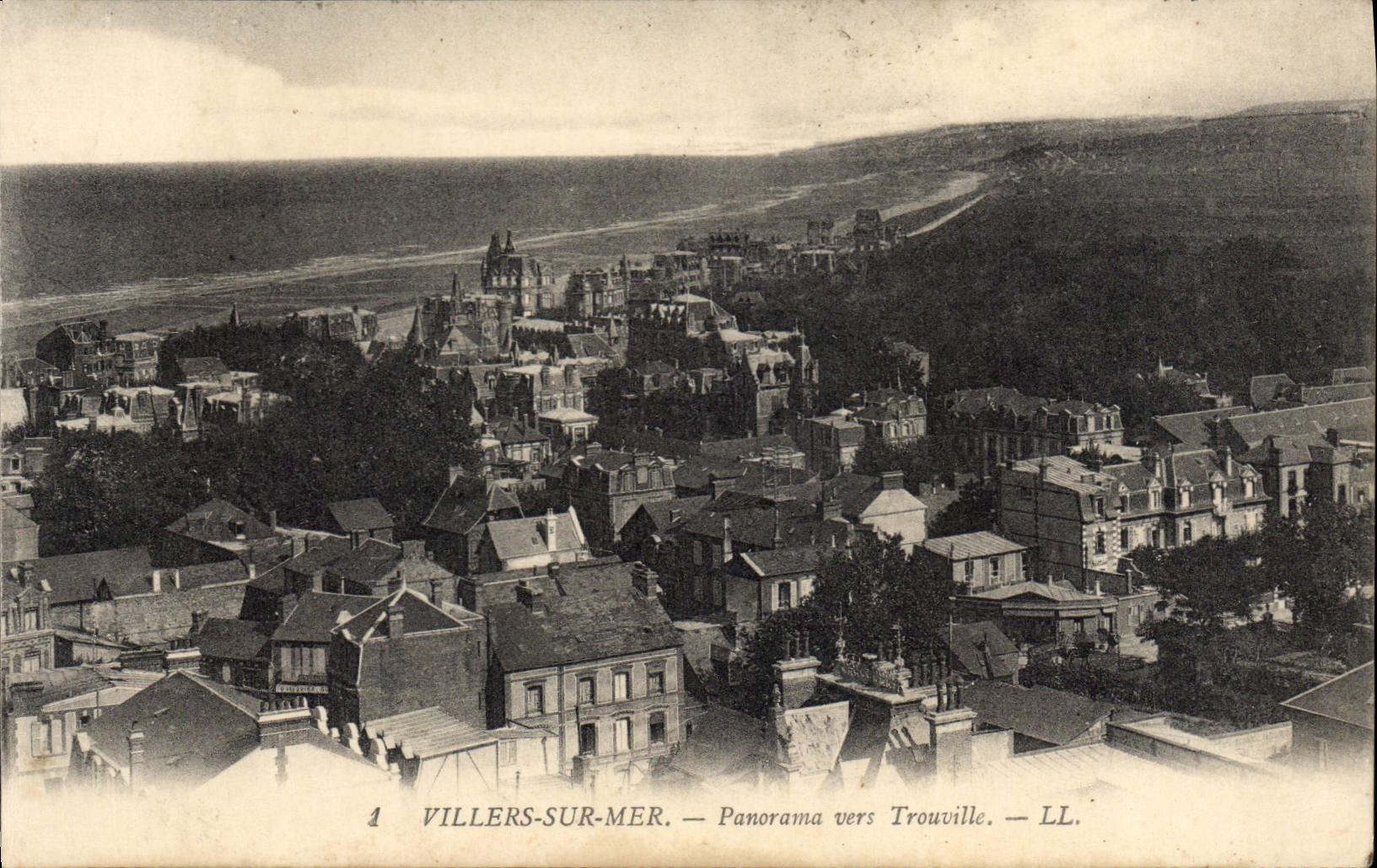 Villers-sur-Mer — Panorama vers Trouville — LL.