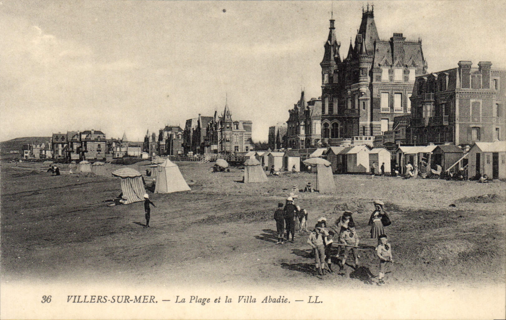 Villers-sur-Mer — La Plage et la Villa Abadie — LL. N° 36