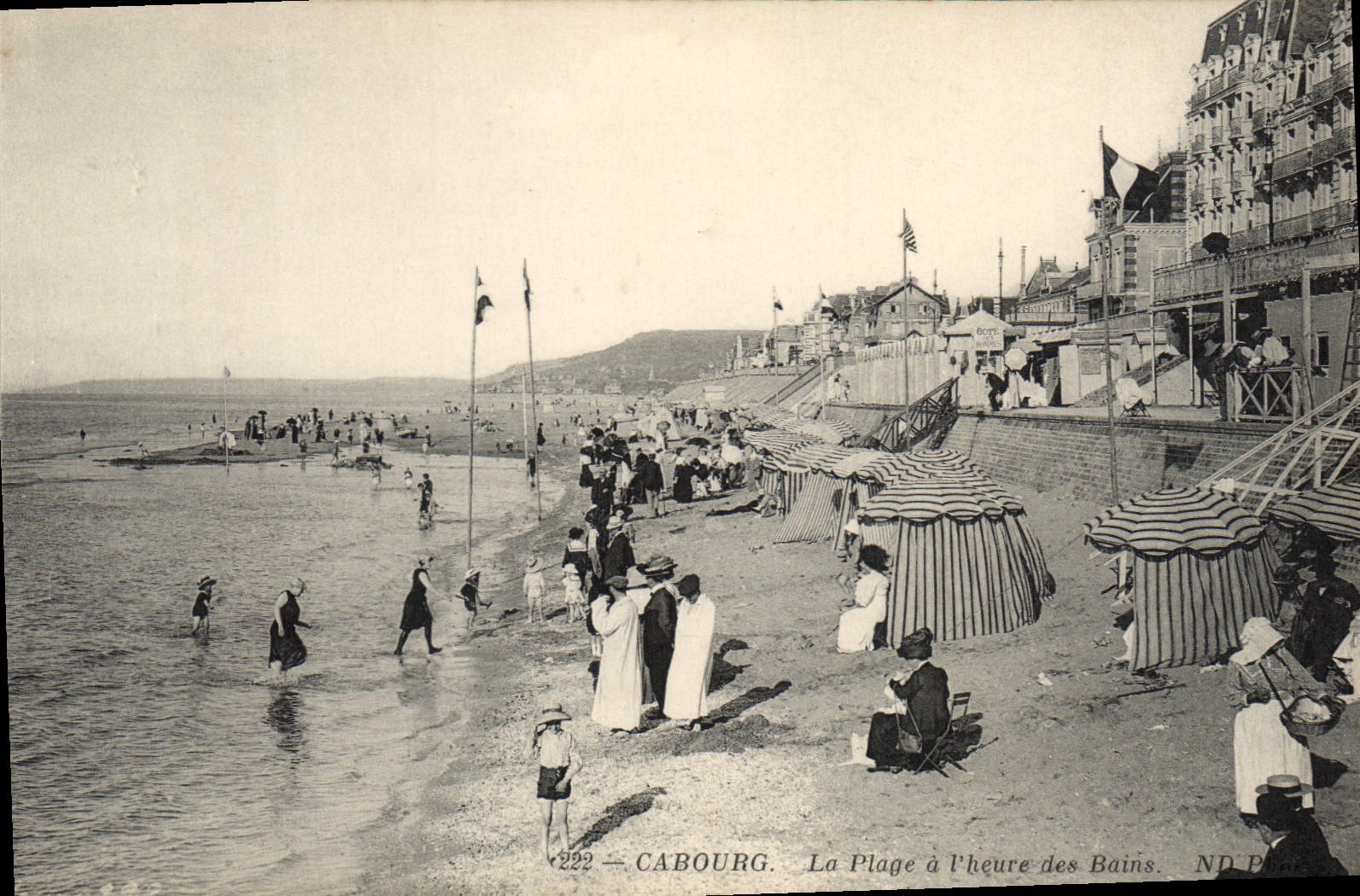 Cabourg — La Plage à l'heure des Bains — ND P.