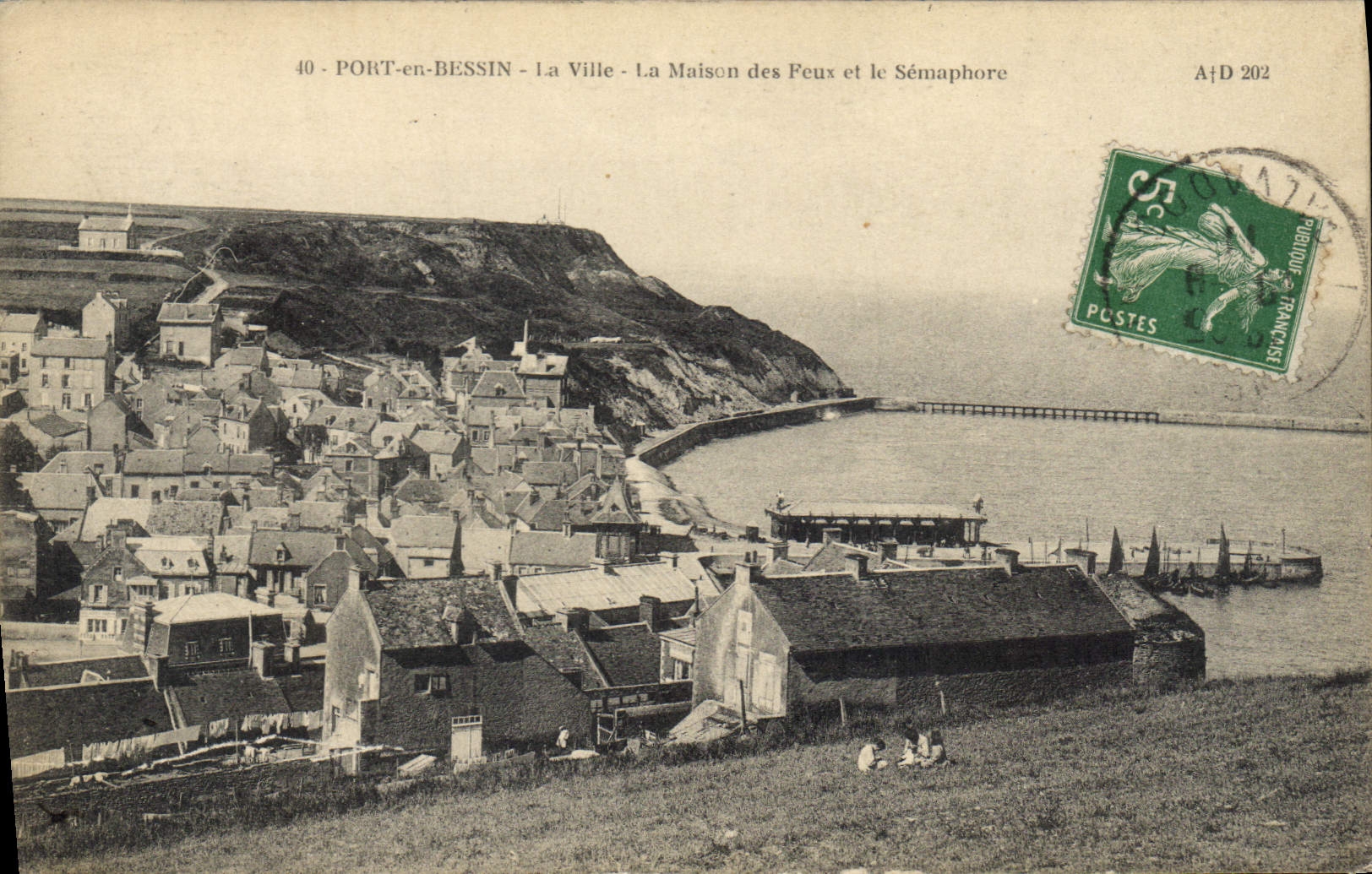 PORT-en-BESSIN - La Ville - La Maison des Feux et le Sémaphore — A+D 202