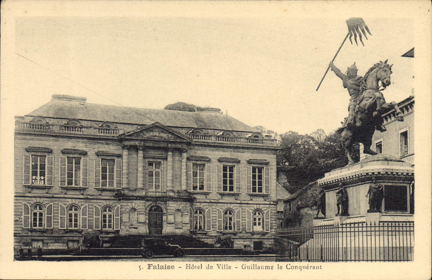 Falaise - Hôtel de Ville - Guillaume le Conquérant