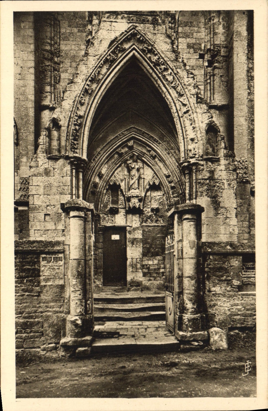 Église de Norrey-en-Bessin — Porche du XIIIe siècle — Éd. d'Art E. Jardin, r. St-Jacques, Caen