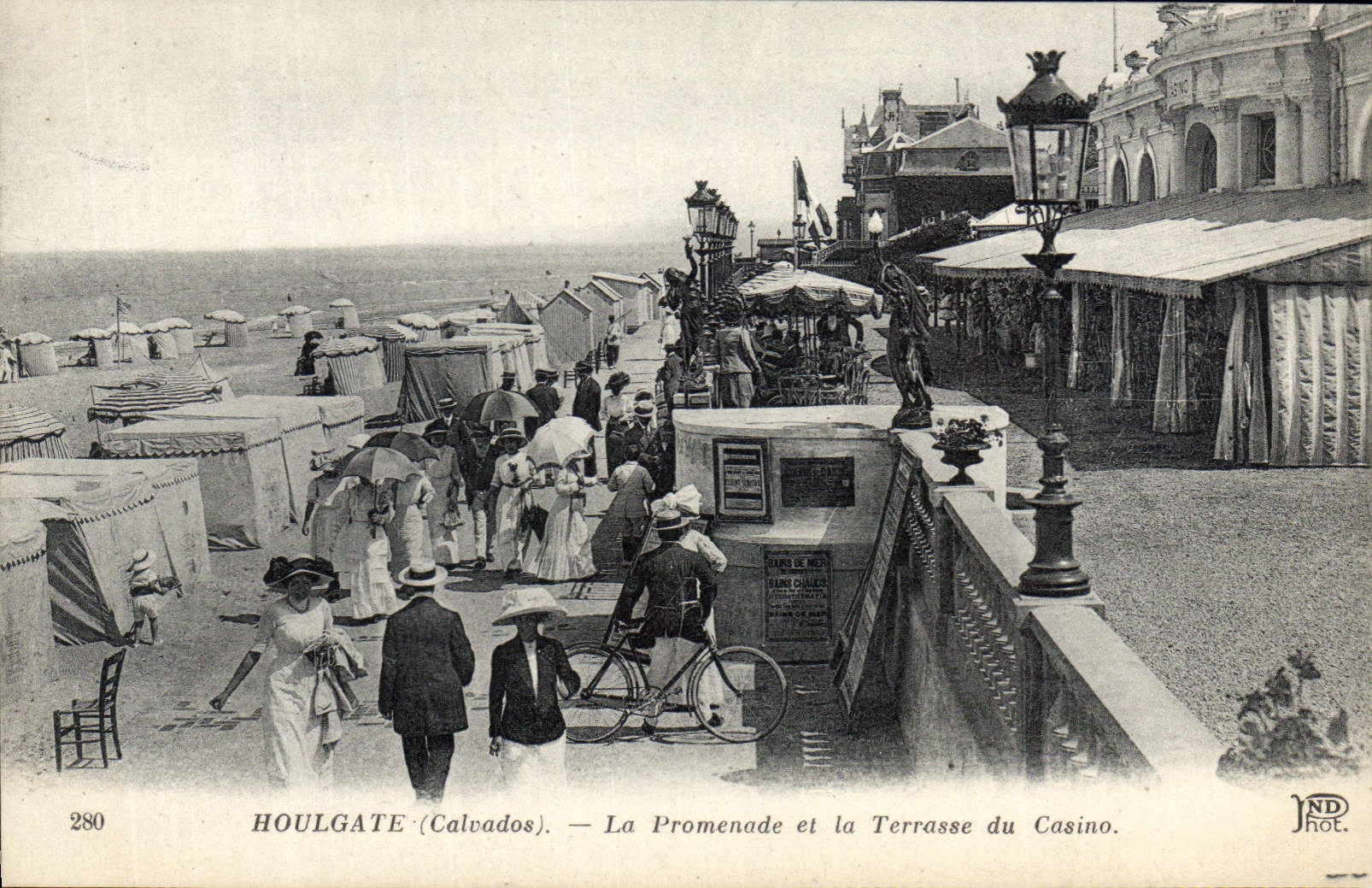 Houlgate (Calvados) — La Promenade et la Terrasse du Casino — JND Phot.
