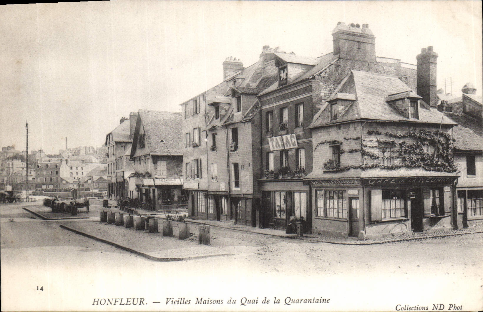 Honfleur — Vieilles Maisons du Quai de la Quarantaine — Collections ND Phot