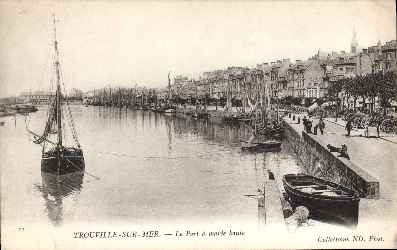 CPA Trouville sur Mer le port a Maree haute 