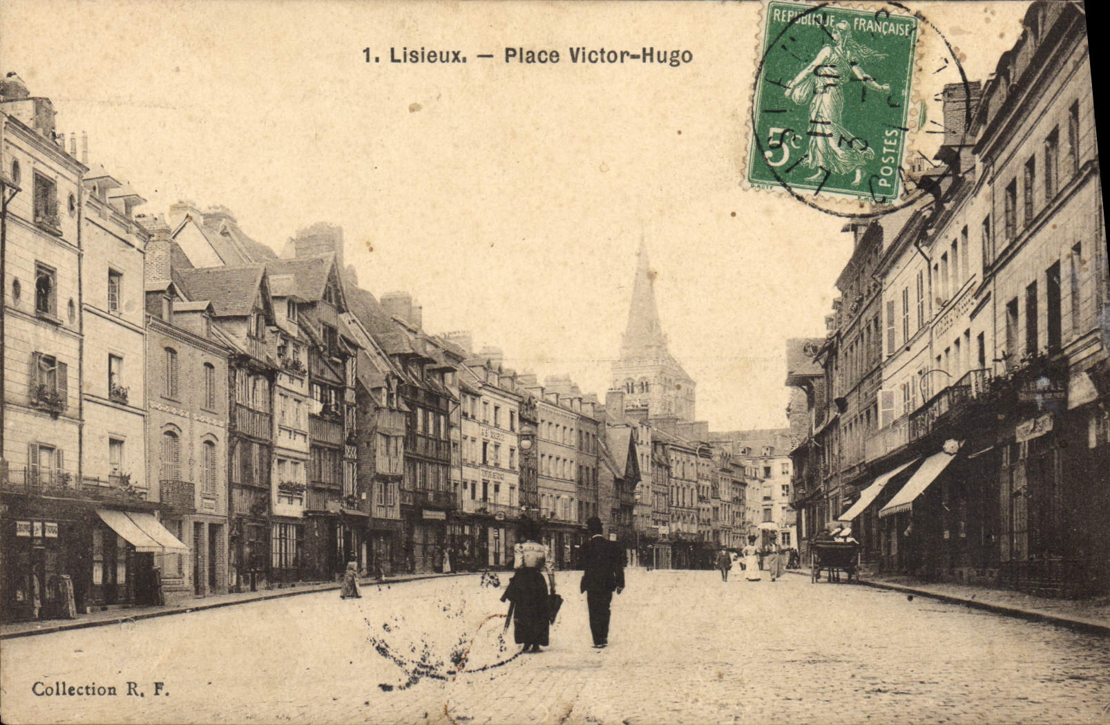 Lisieux — Place Victor-Hugo — Collection R. F.