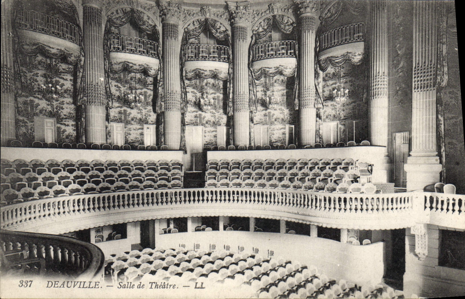 Deauville — Salle de Théâtre — LL