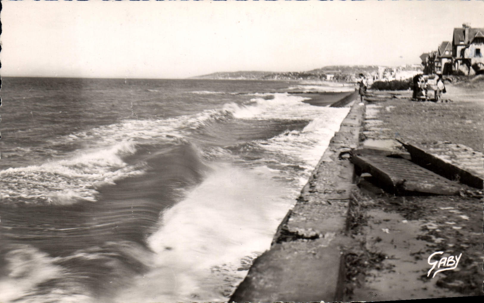 Villers-sur-Mer — Effets de vagues sur les Falaises — Éditions Gaby