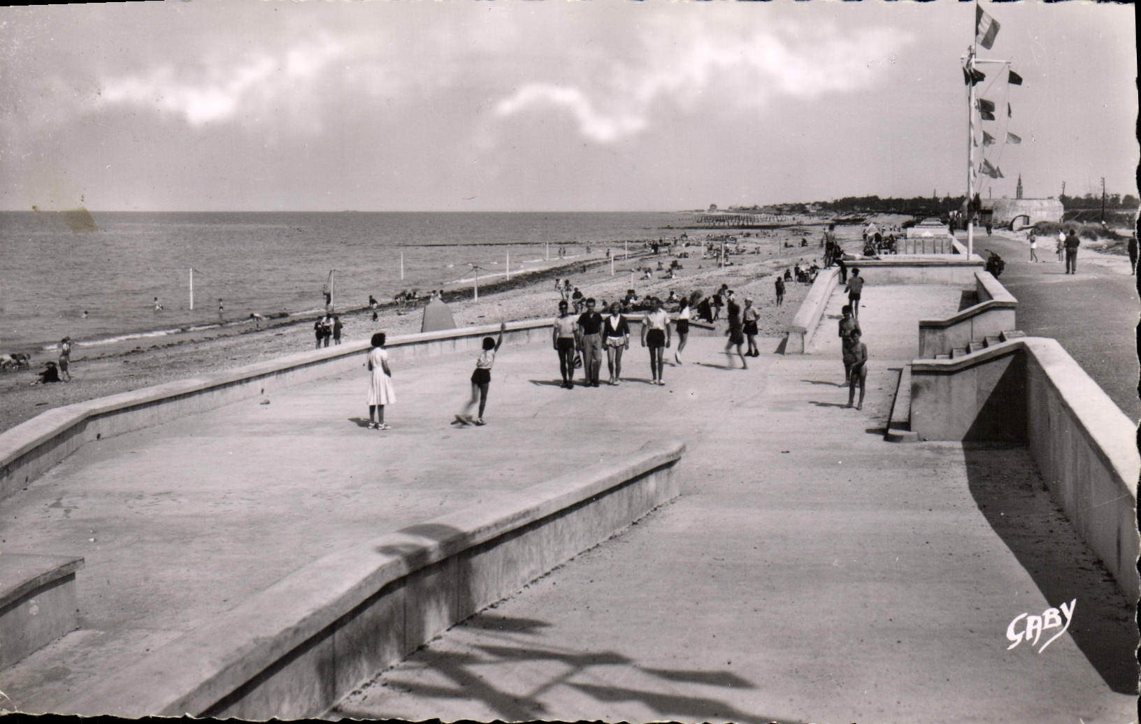 Courseulles-sur-Mer — La Plage et la Digue — Éditions CABY