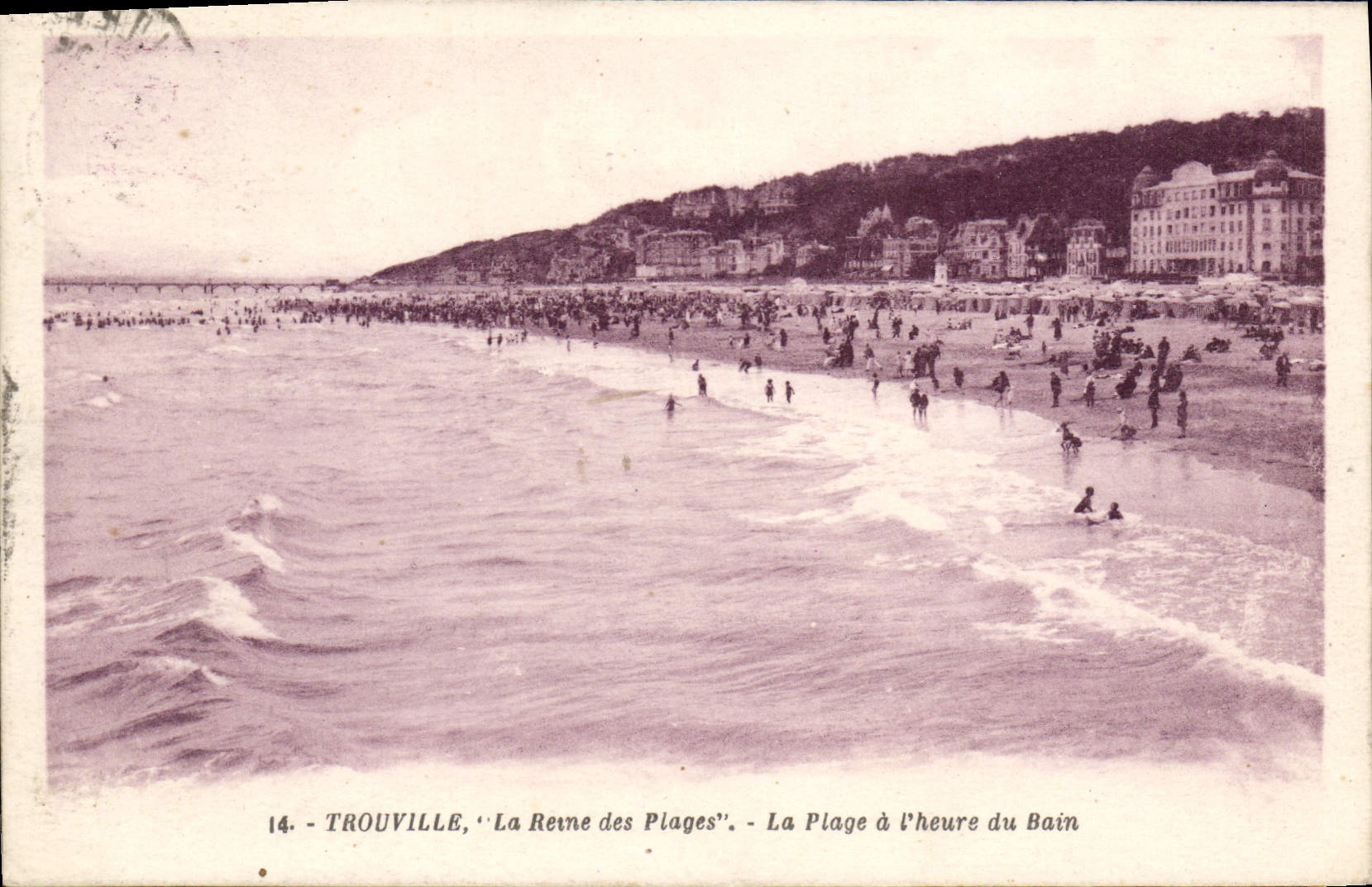 CPA Trouville la Reine des plages la plage a l'heure du Bain 