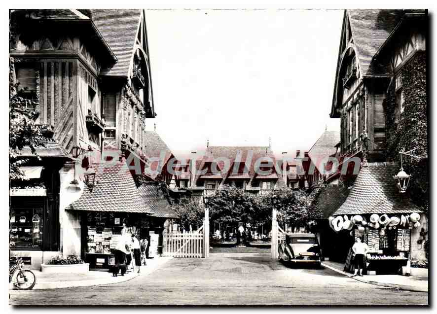Deauville (Calvados) — La Cour Normande — Ed. Ch. W. Bromure