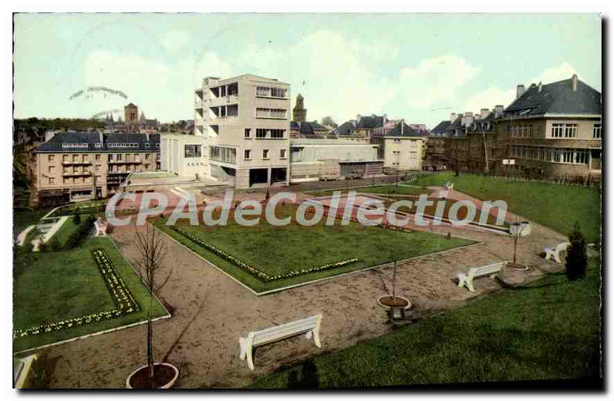 CPSM Vire Calvados jardins de l'hotel de ville et la poste 