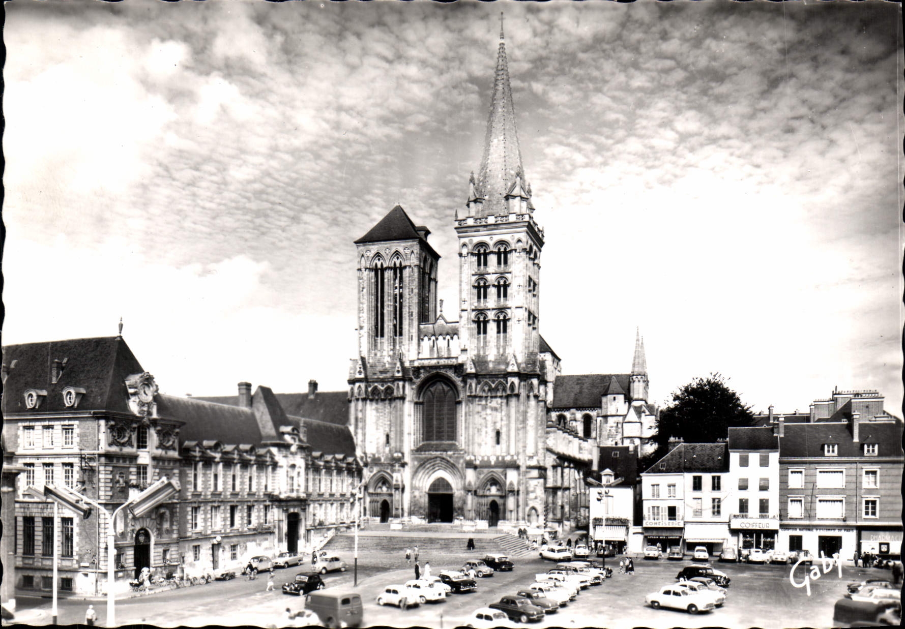 Lisieux (Calvados) — La Cathédrale Saint-Pierre et Place Thiers — Éditions Gaby