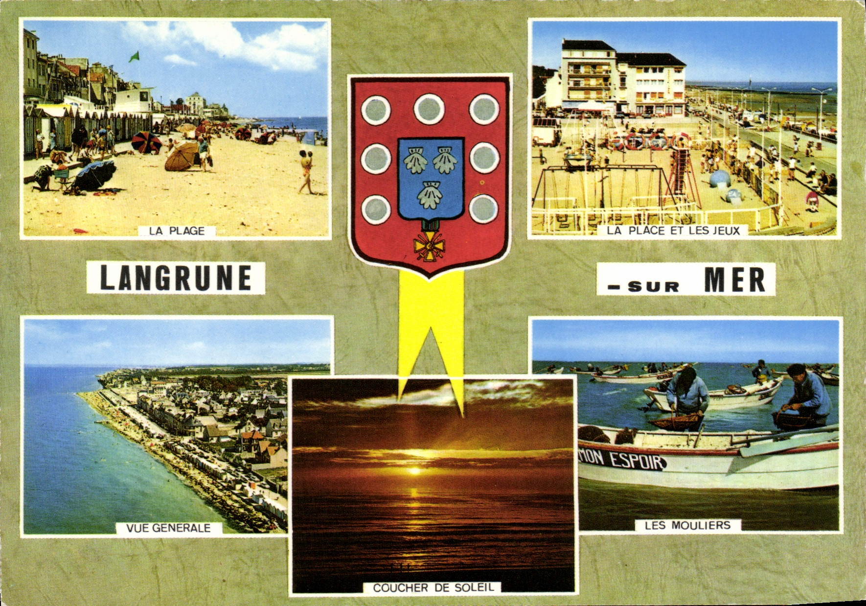 Langrune-sur-Mer — vue panoramique avec plage, place, mouillages et coucher de soleil — éditeur ARTAUD de la Métallurgie, N°104