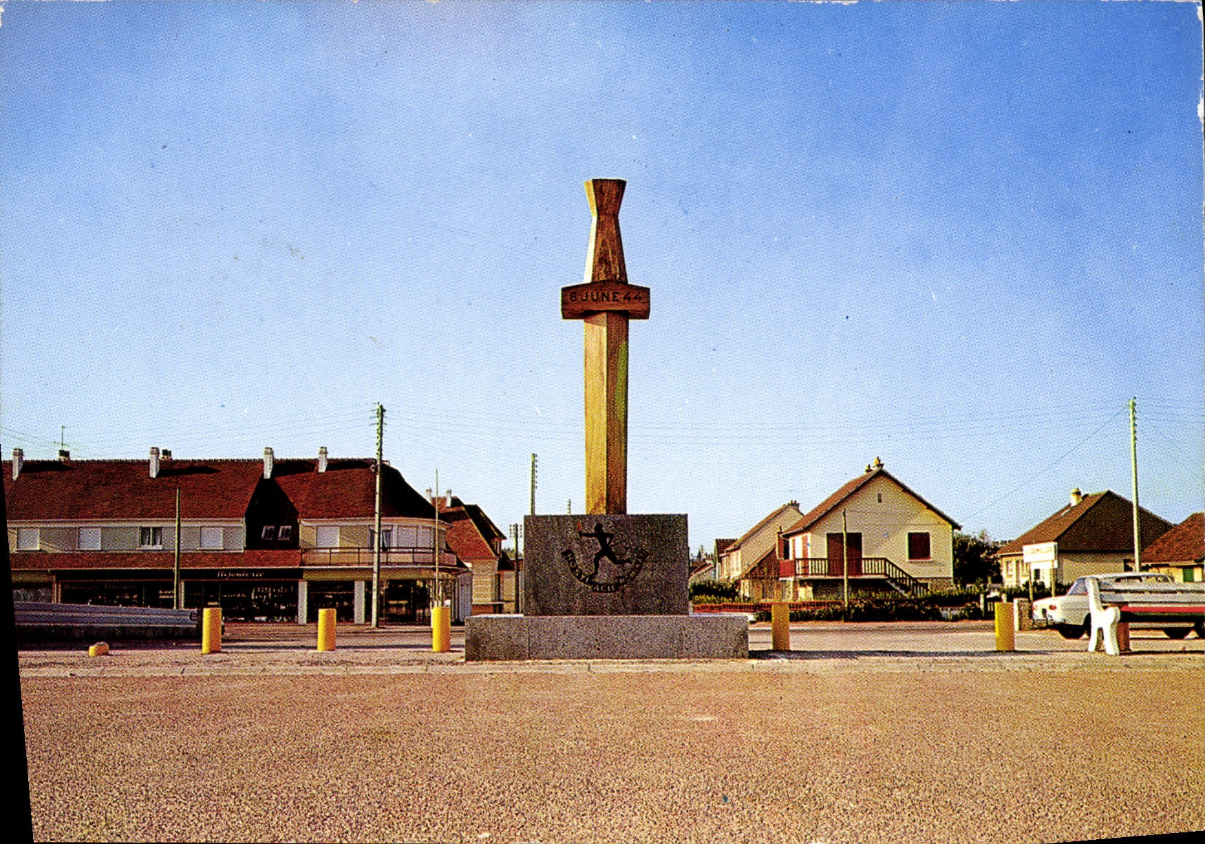 Monument Canadien — Courseulles-sur-Mer — éditeur Artaud, Nantes, n° E/75