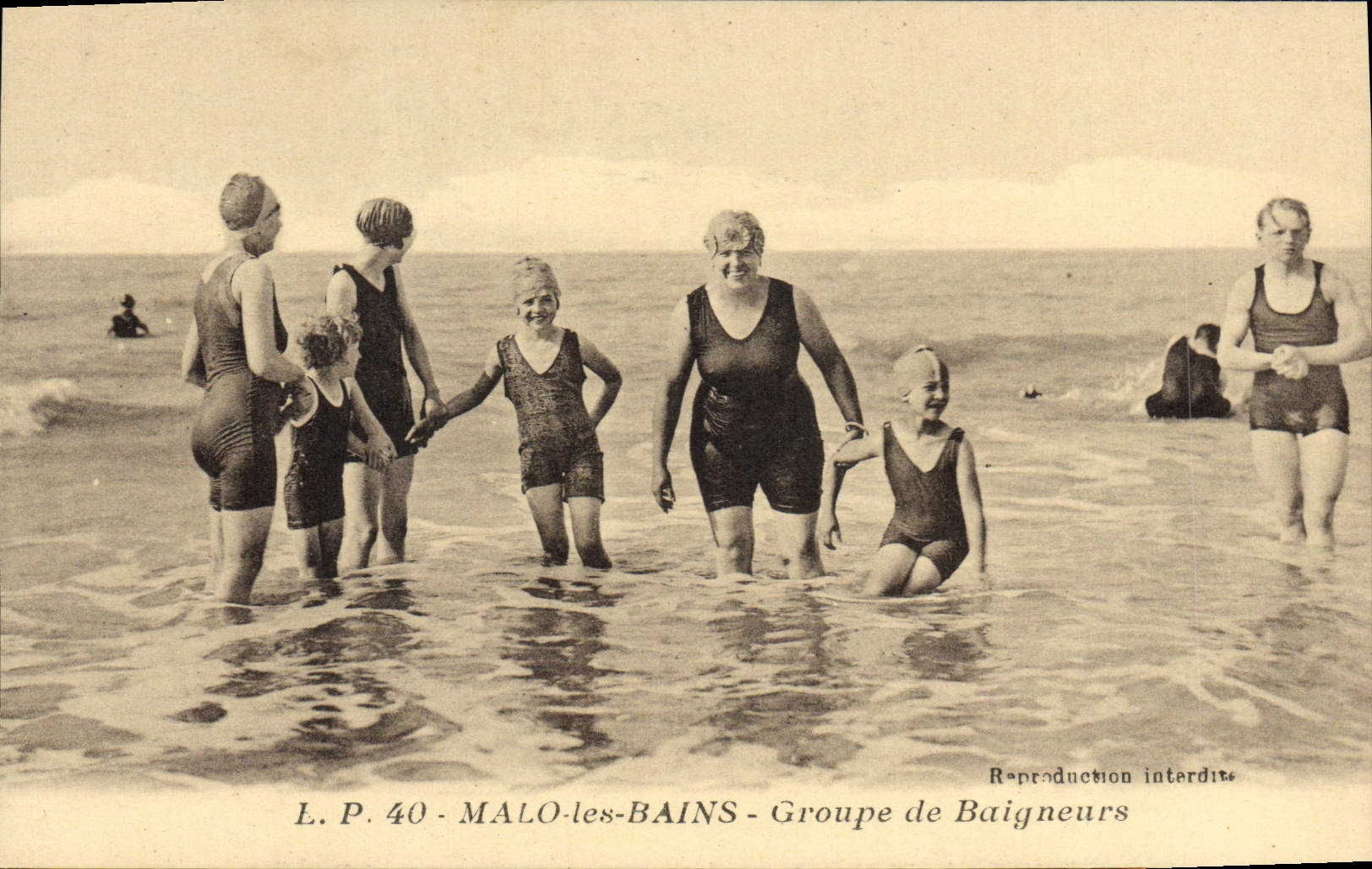 MALO-les-BAINS — Groupe de Baigneurs — L.P. 40