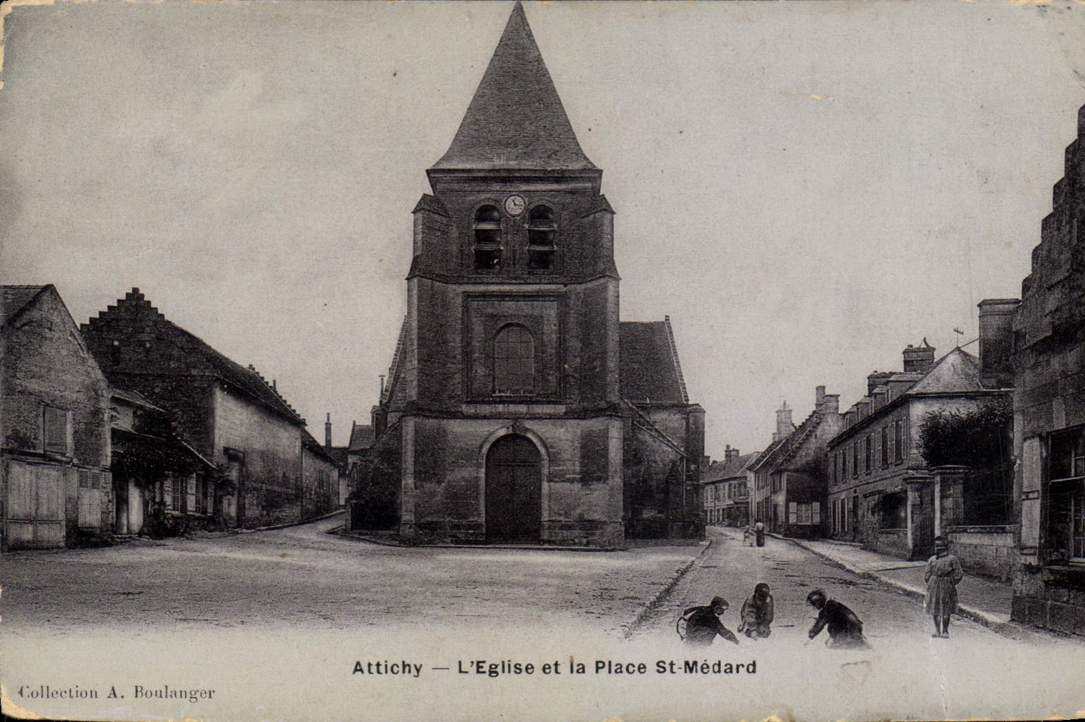Attichy — L'Église et la Place St-Médard — Collection A. Boulanger