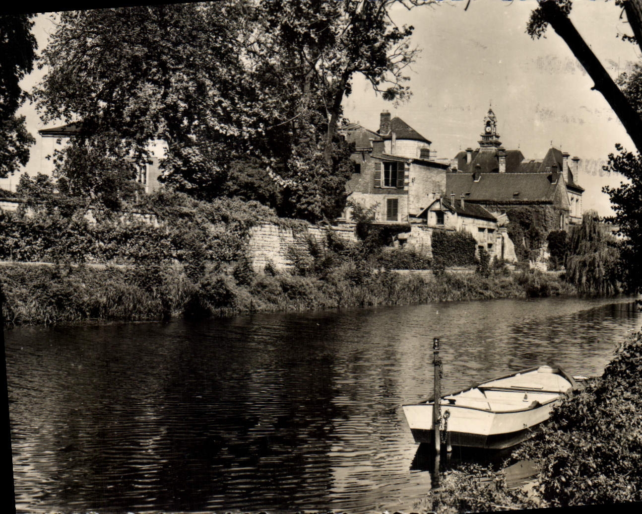 Vue de Creil (Oise) — rivière et bâtiments — Édition La Cinégraphe