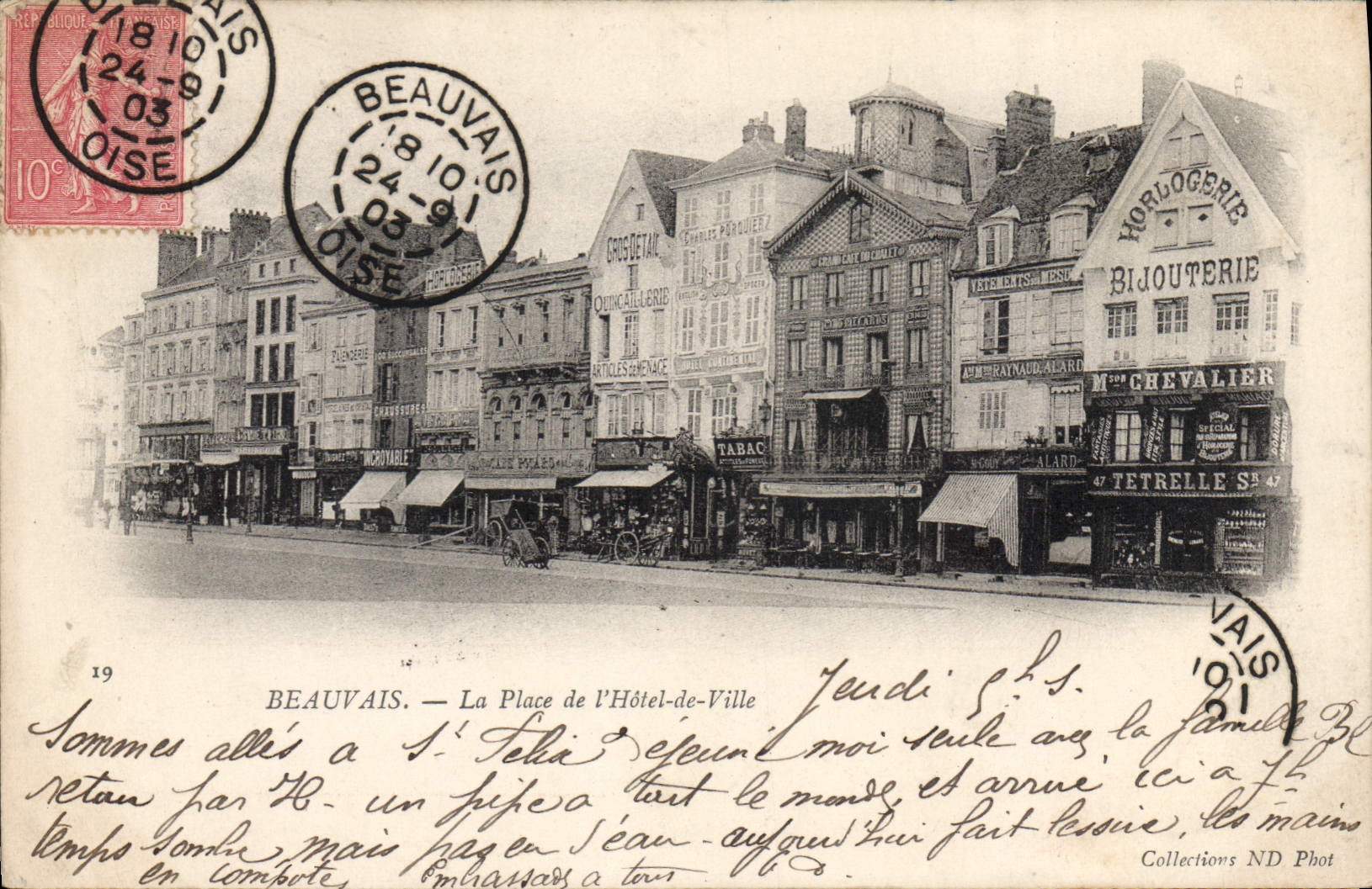 Beauvais — La Place de l'Hôtel-de-Ville — Phot. Tetrelle